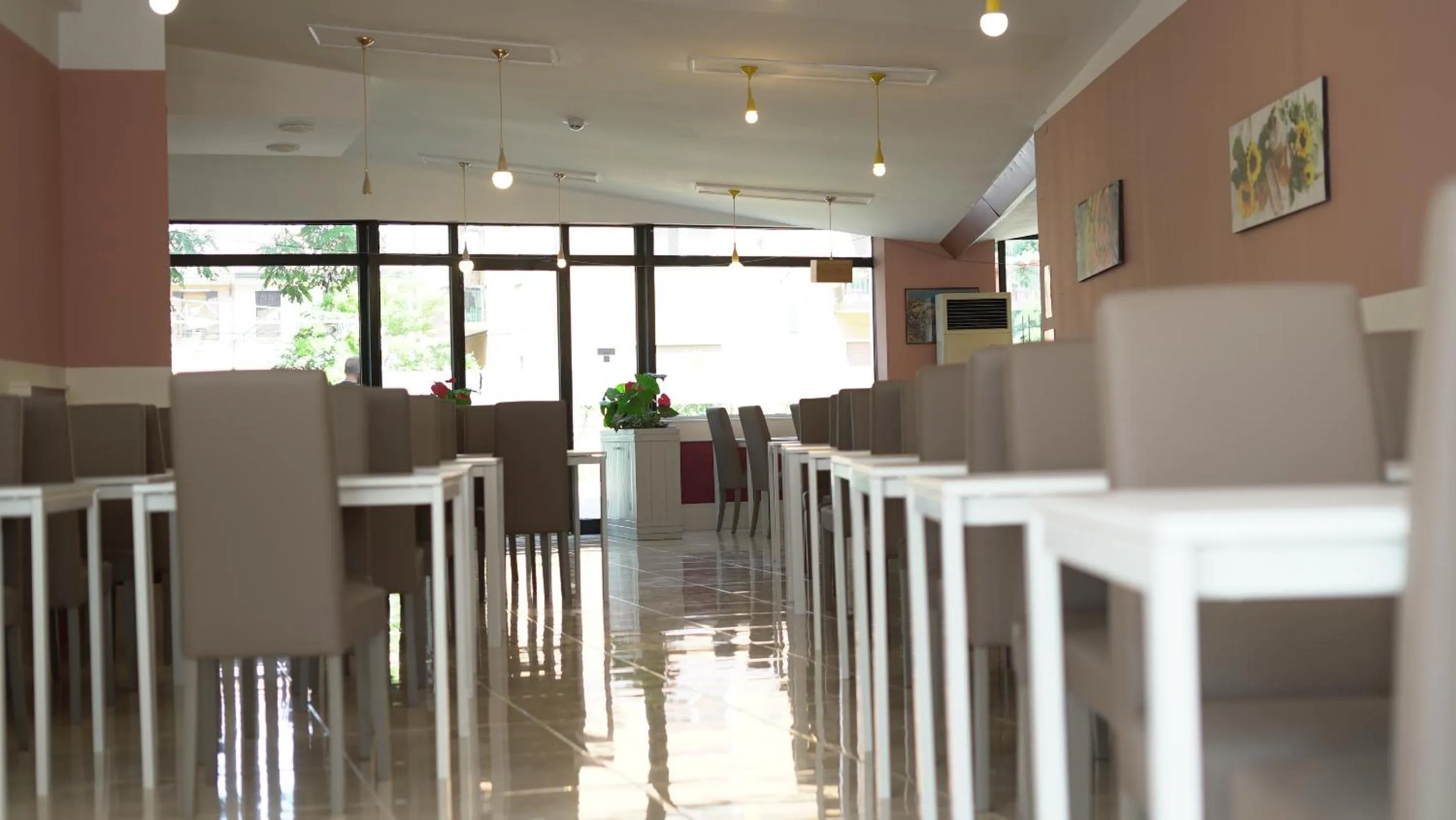 Restaurant/places to eat in Hotel Colombo