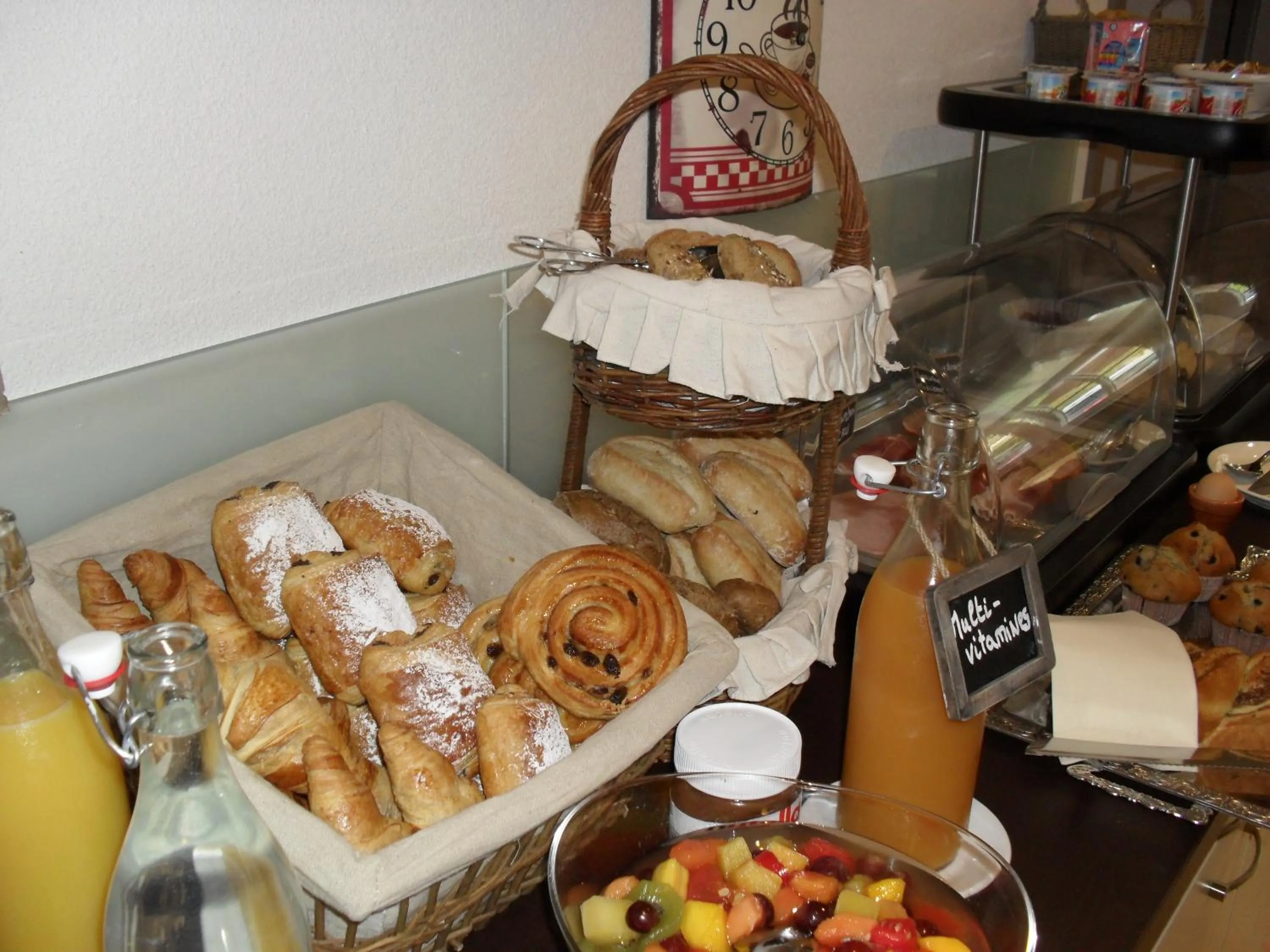 Breakfast in Hôtel du Haut Koenigsbourg- entre vignes et château