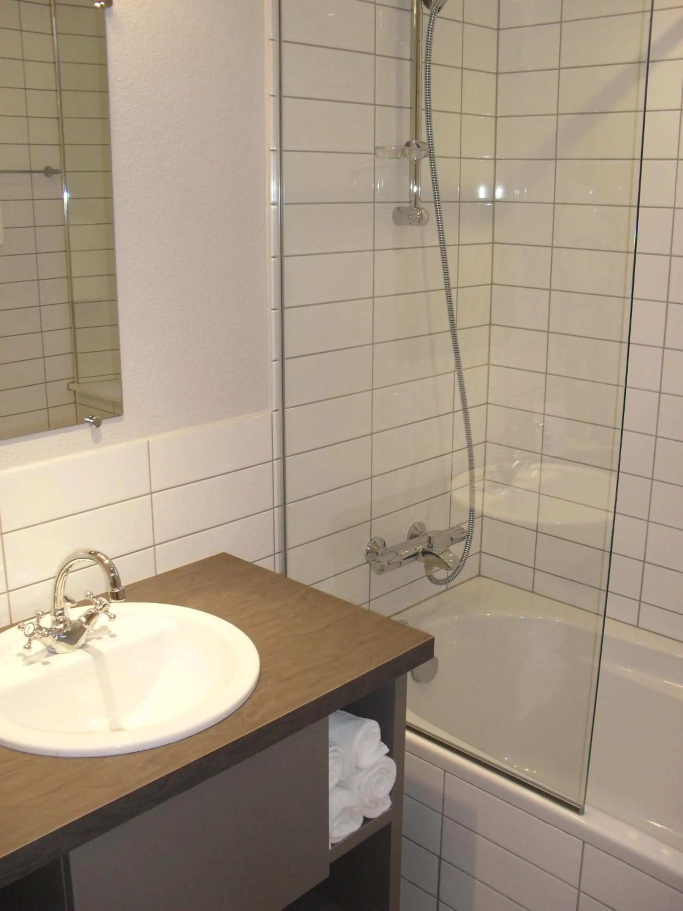 Bathroom in Hôtel du Haut Koenigsbourg- entre vignes et château
