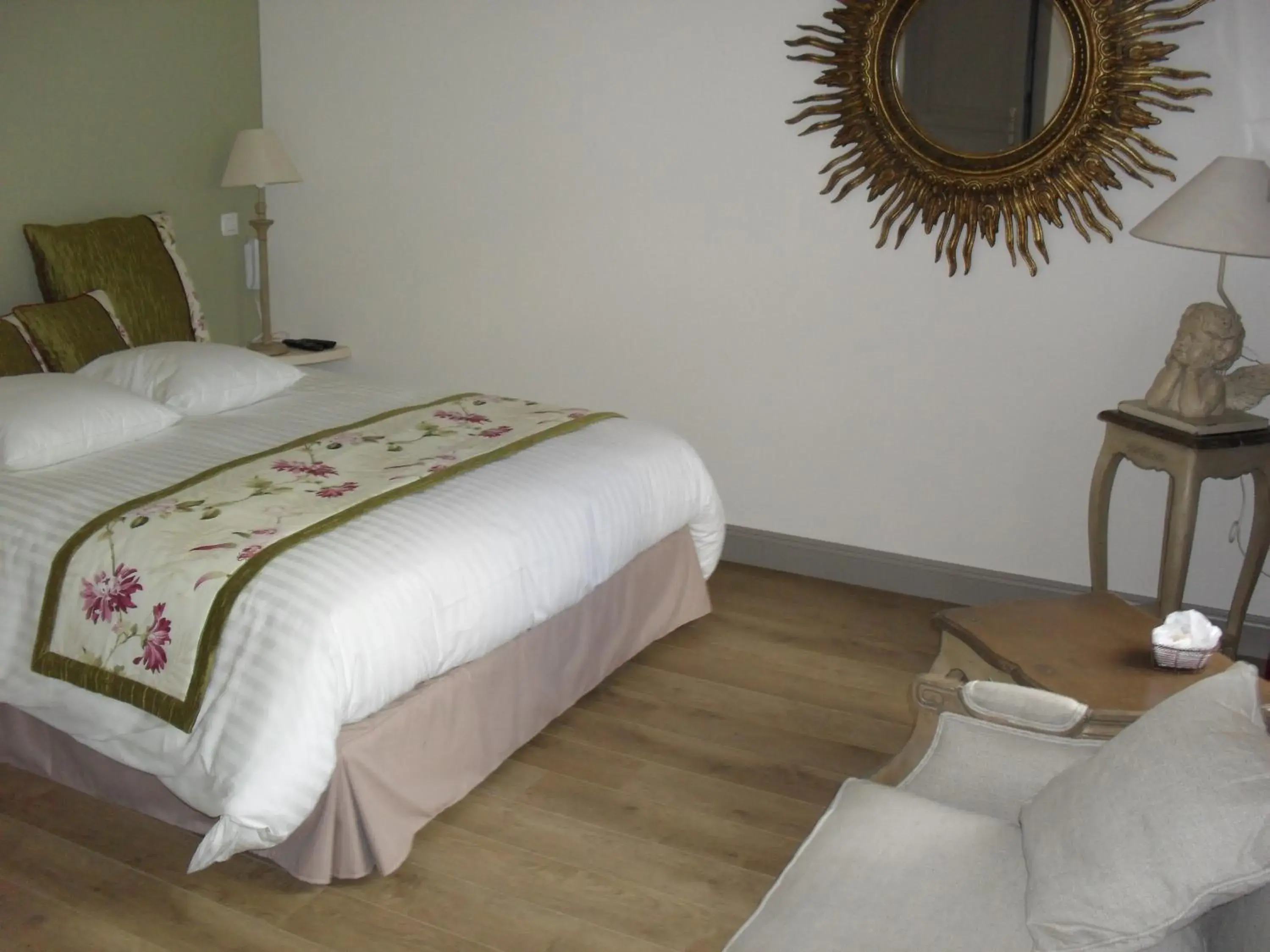 Superior Double Room in Hôtel du Haut Koenigsbourg- entre vignes et château Superior Double Room in Hôtel du Haut Koenigsbourg- entre vignes et château