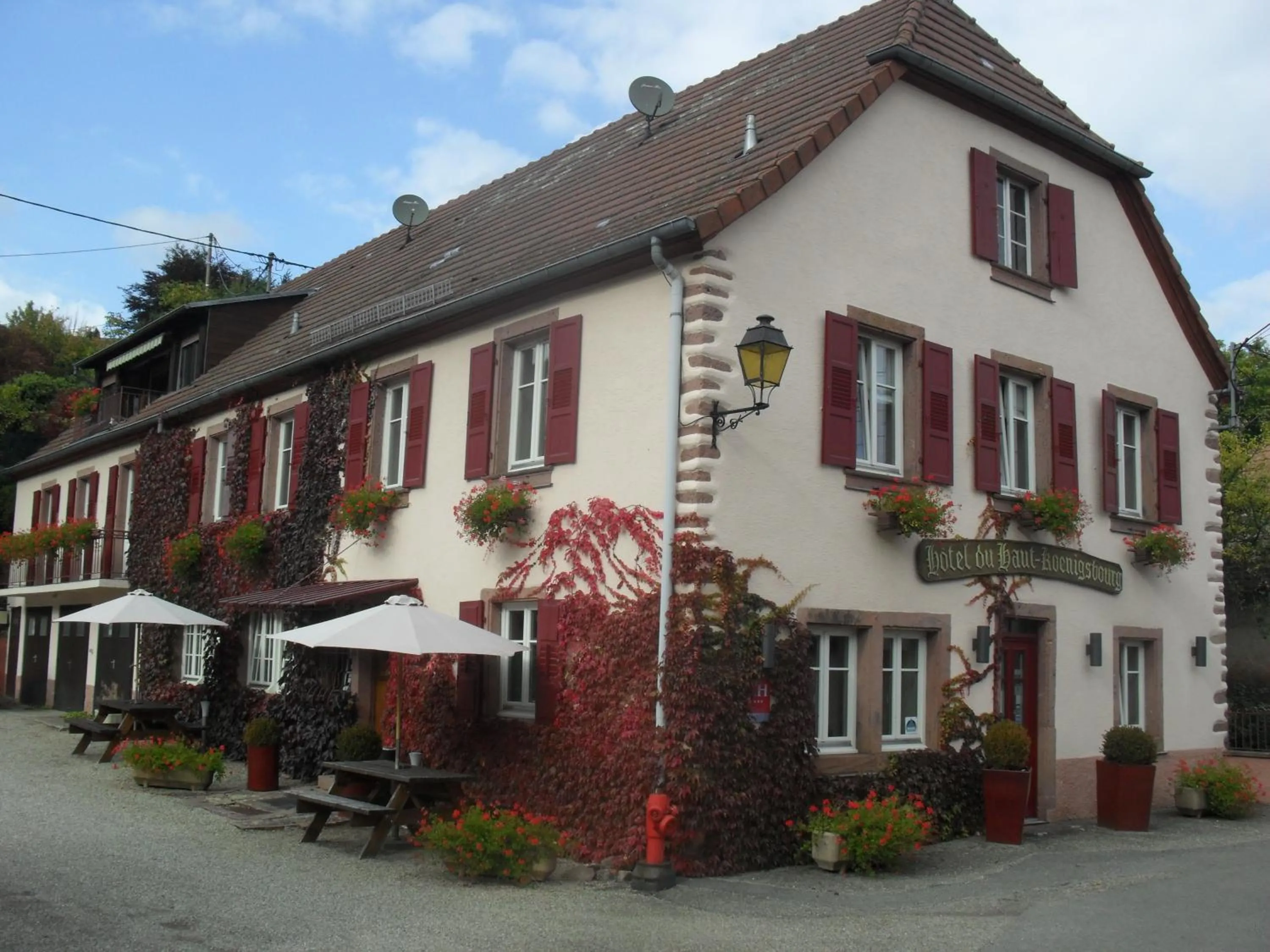 Property building in Hôtel du Haut Koenigsbourg- entre vignes et château