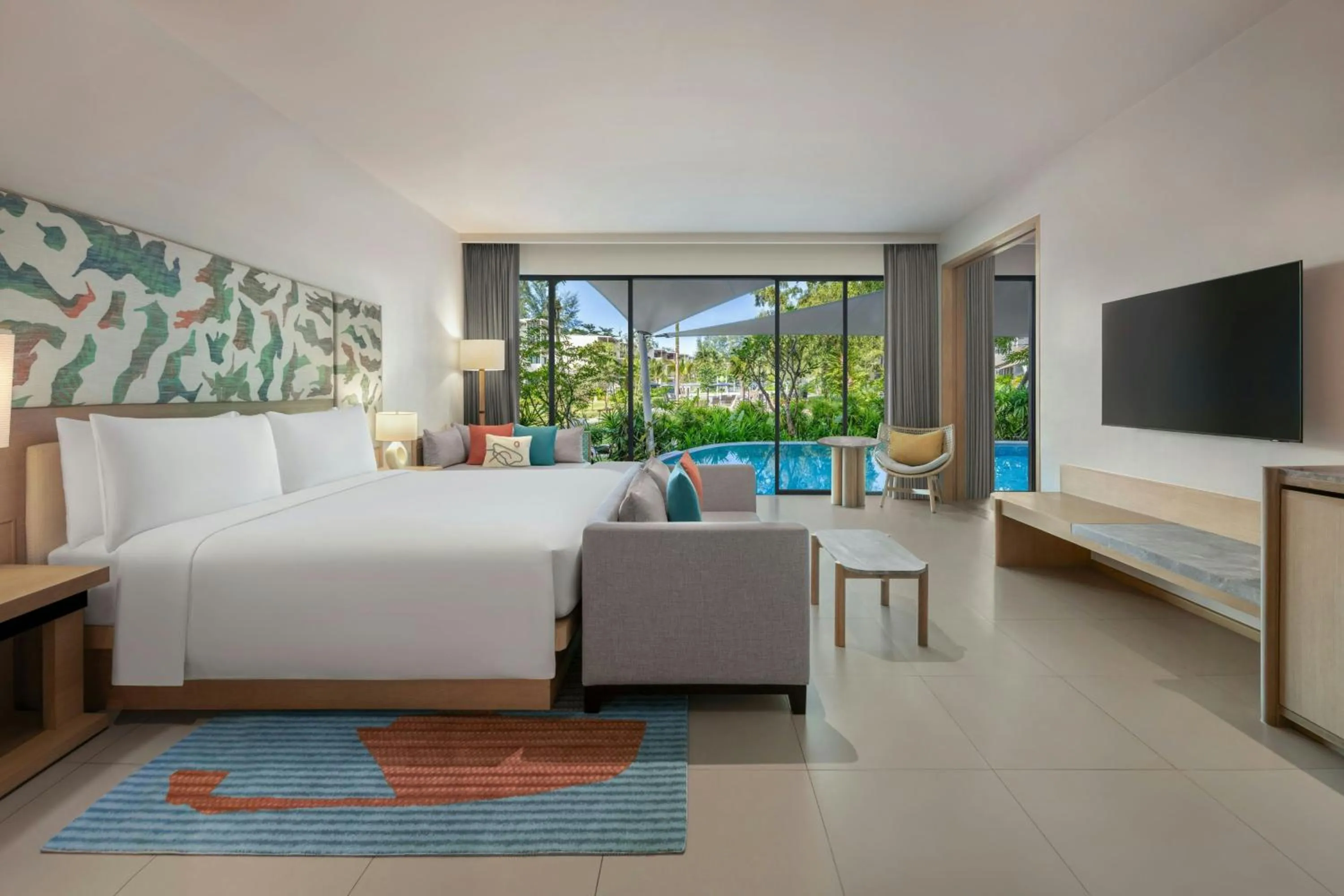 Swimming pool, Bed in Le Meridien Phuket Mai Khao Beach Resort