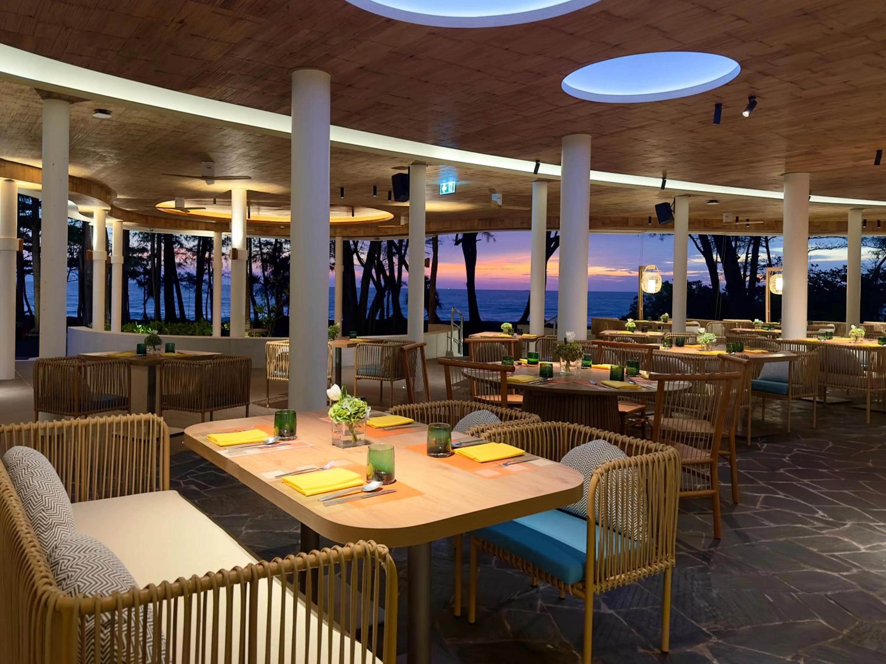 Restaurant/places to eat in Le Meridien Phuket Mai Khao Beach Resort