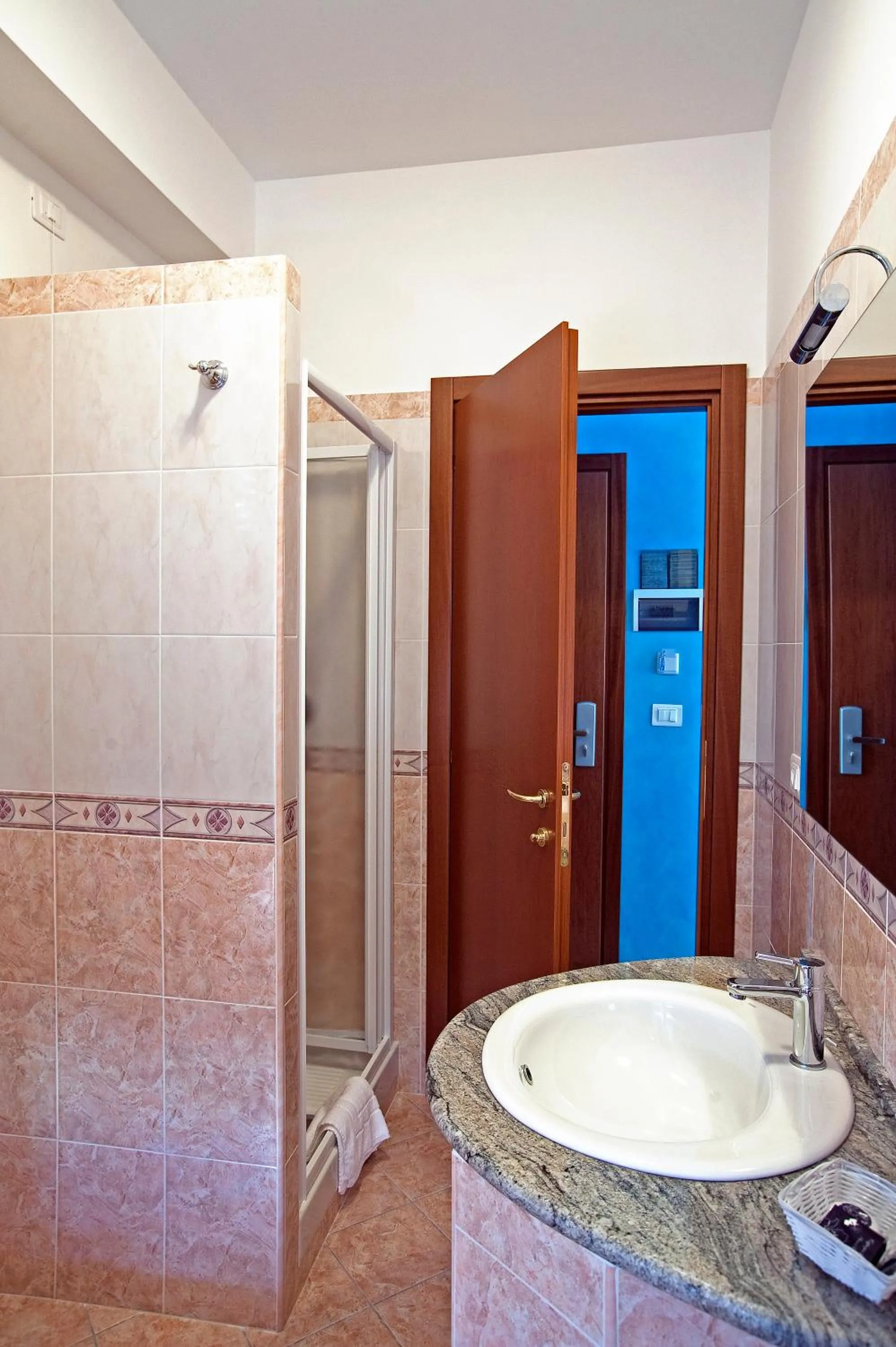 Shower in Hotel Aquila
