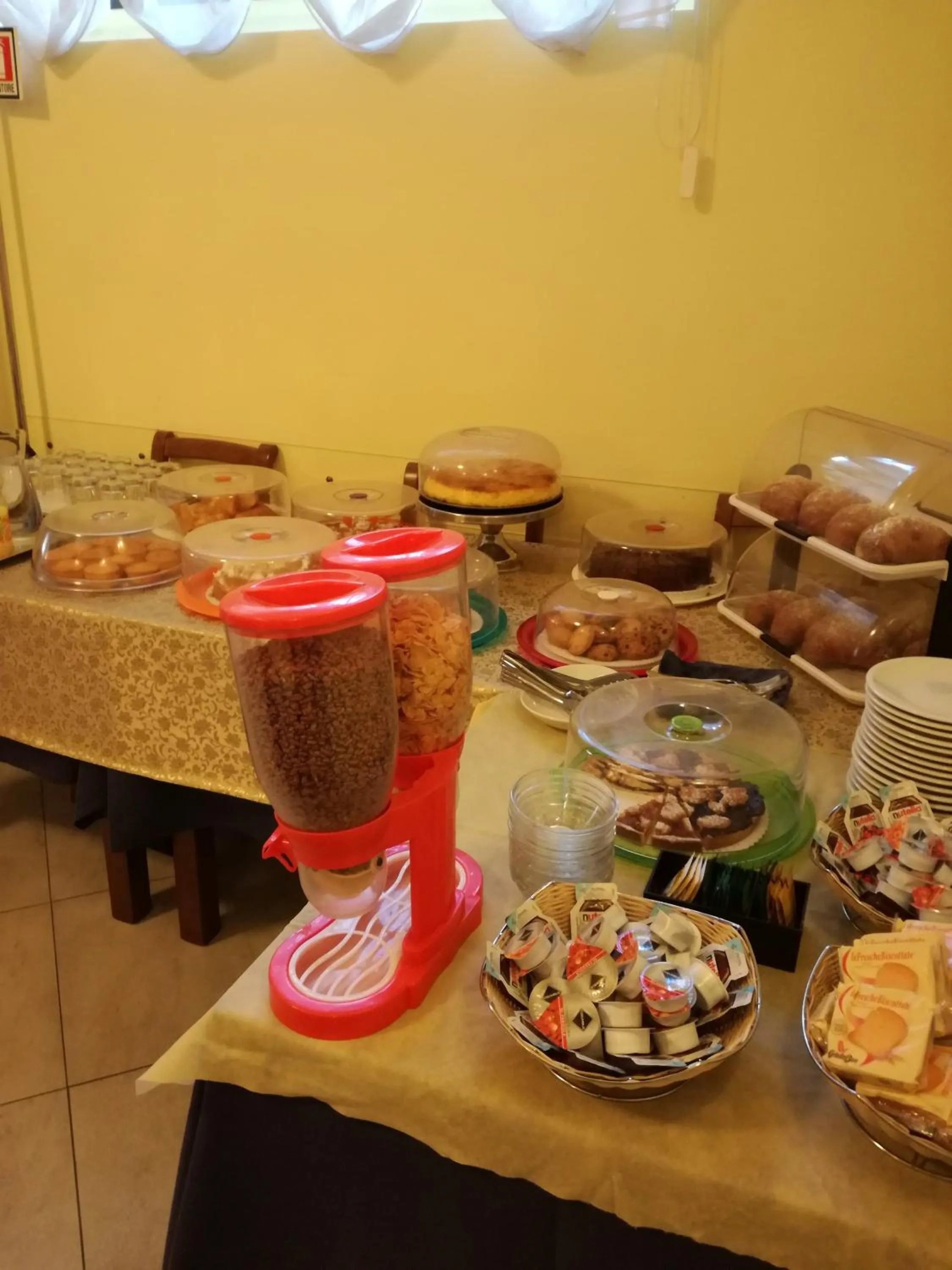 Buffet breakfast in Hotel Aquila