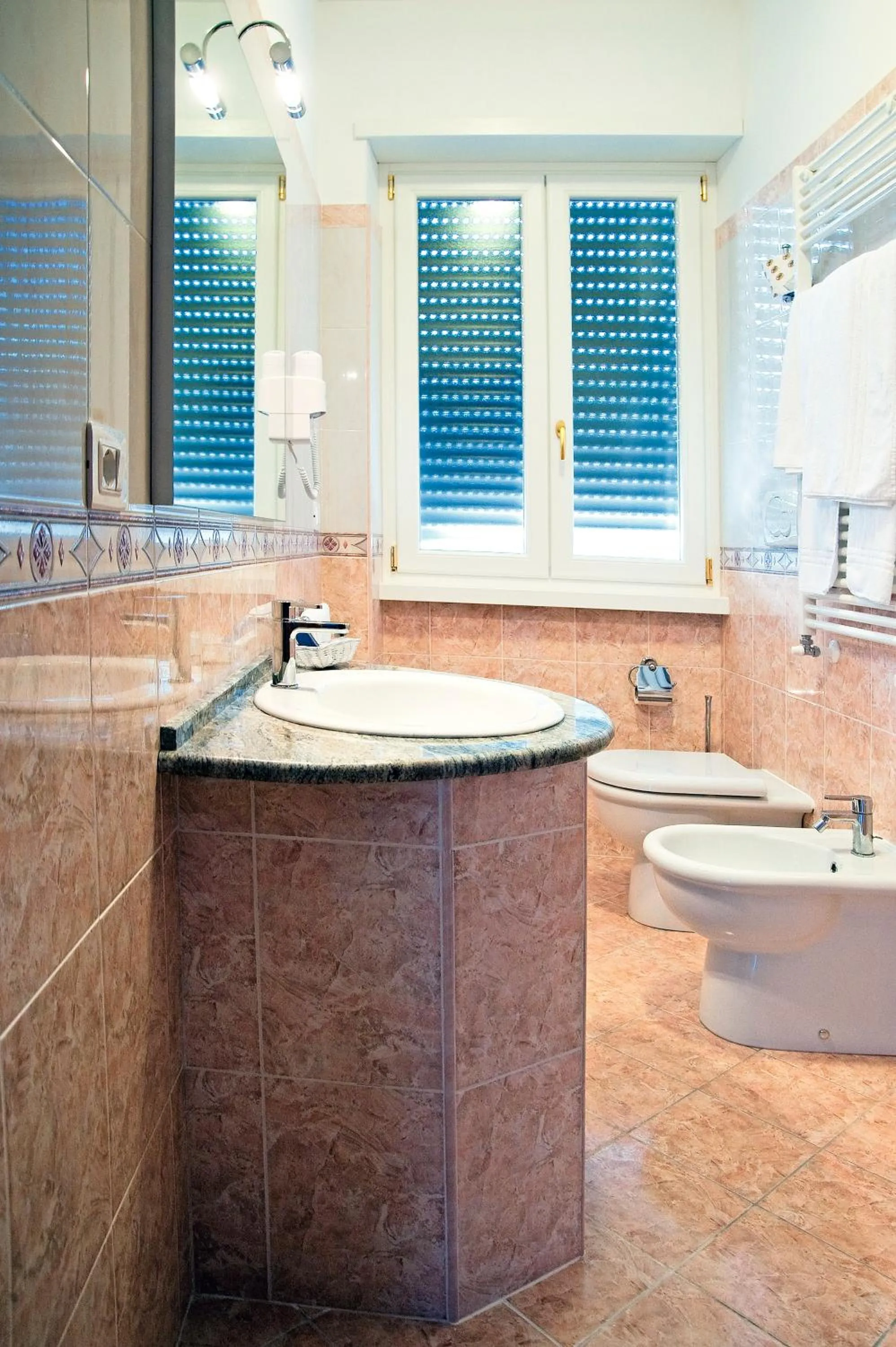 Shower in Hotel Aquila