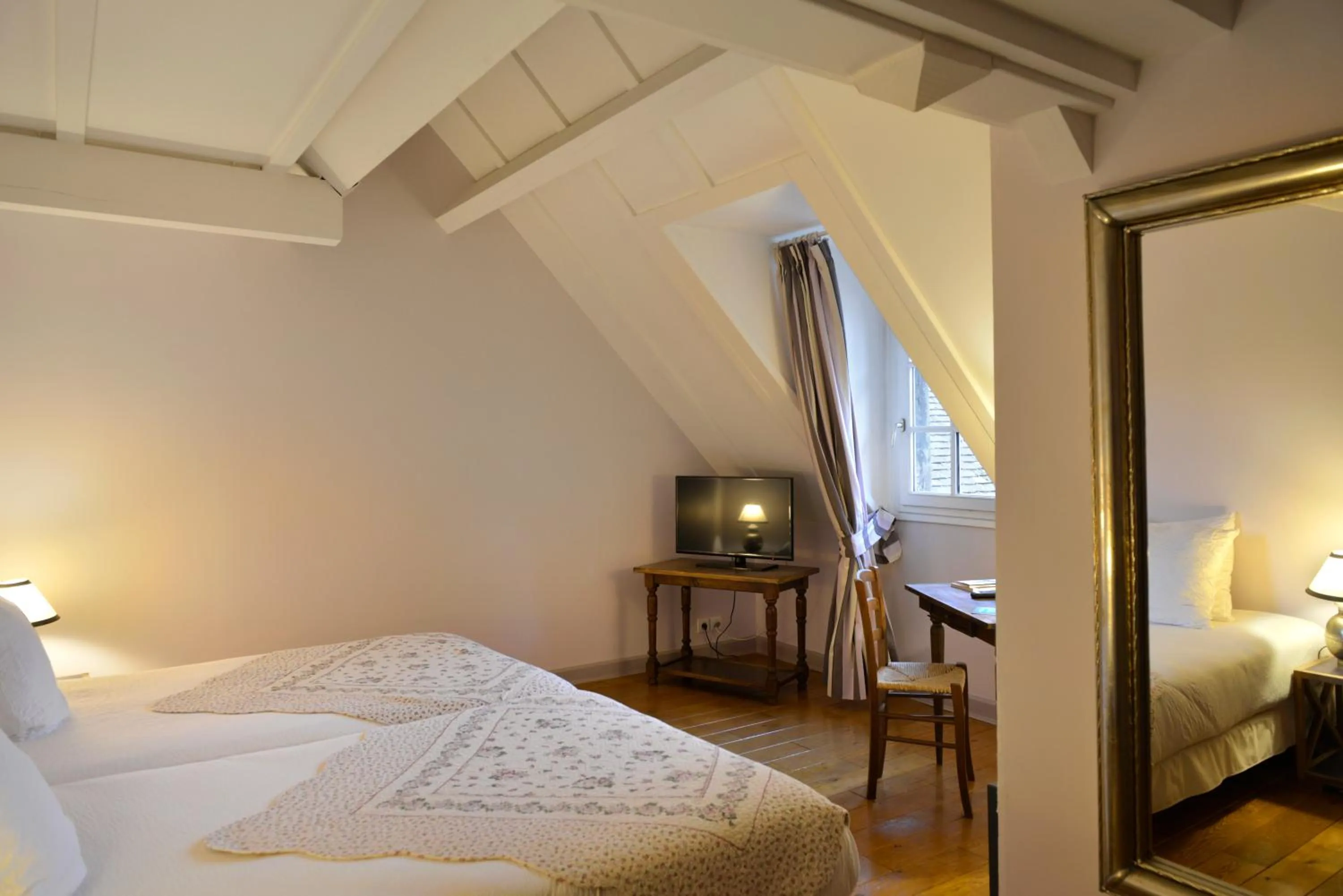 Restaurant/places to eat, Bed in Logis Hôtel Restaurant Relais de la Mothe