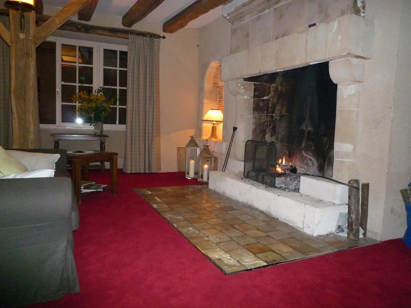 Communal lounge/ TV room in Logis Hôtel Restaurant Relais de la Mothe