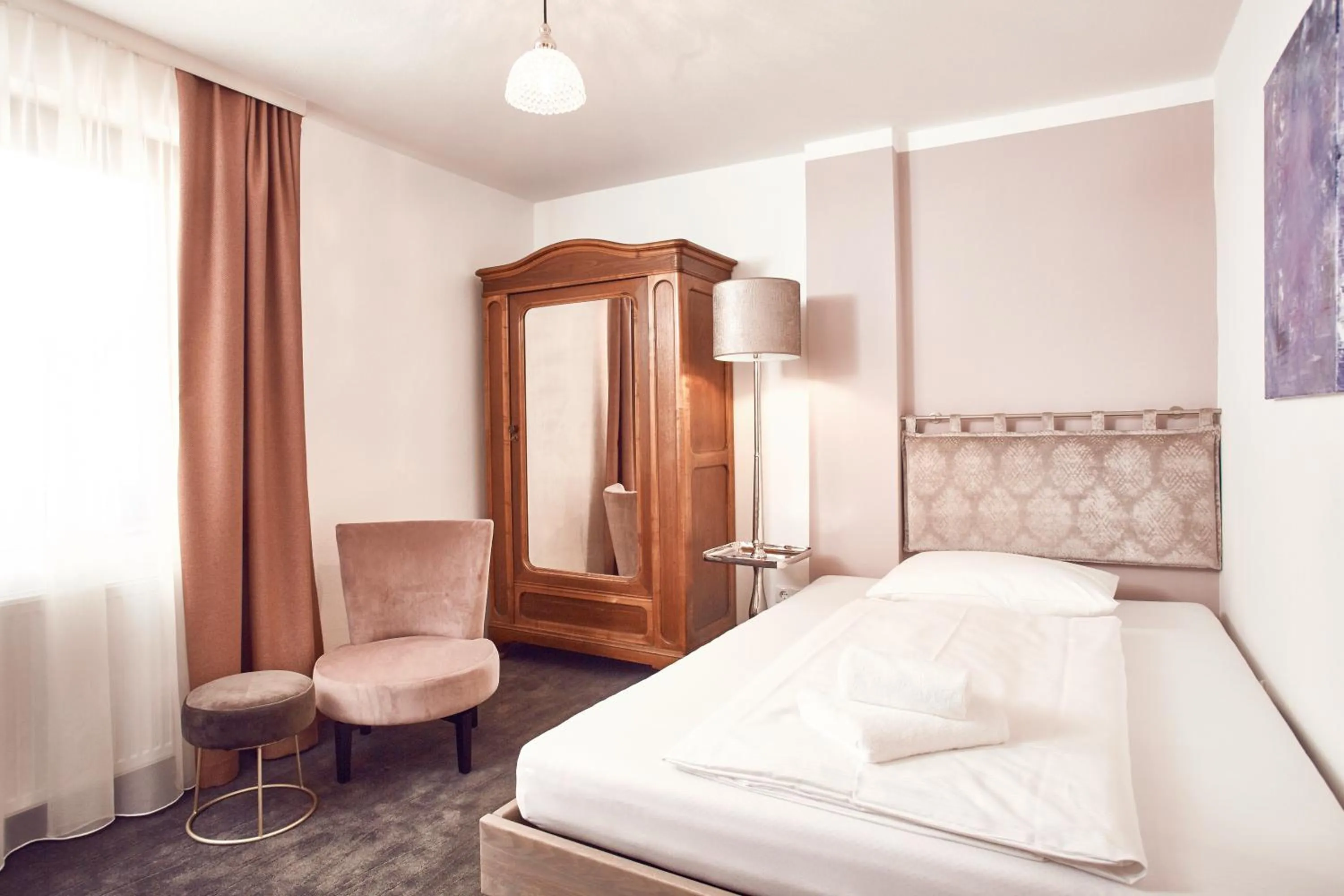 Photo of the whole room, Bed in Boutique-Gasthof Ueberfuhr