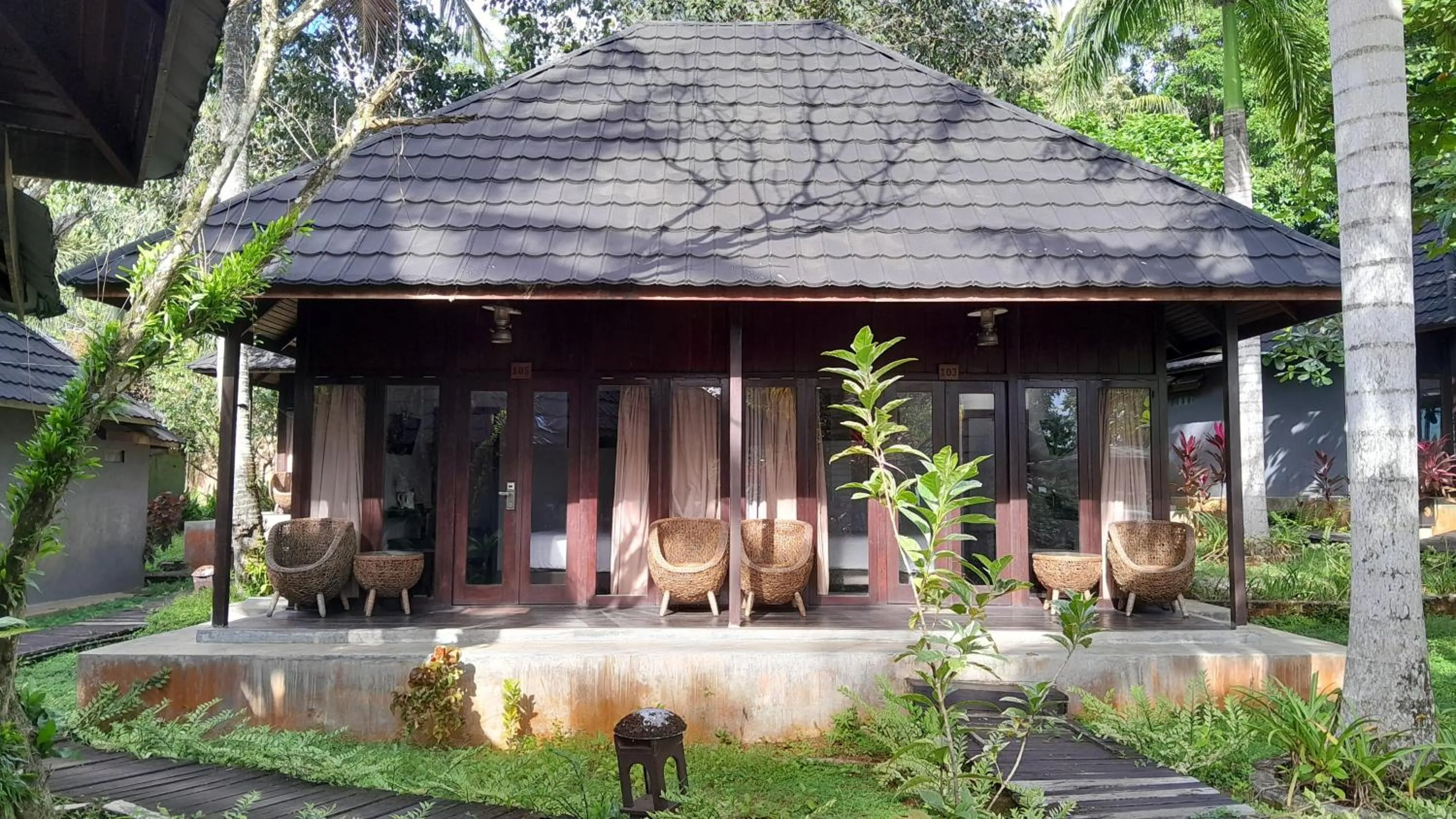 Deluxe Double or Twin Room with Pool Access - single occupancy in Kasuari Valley Beach Resort