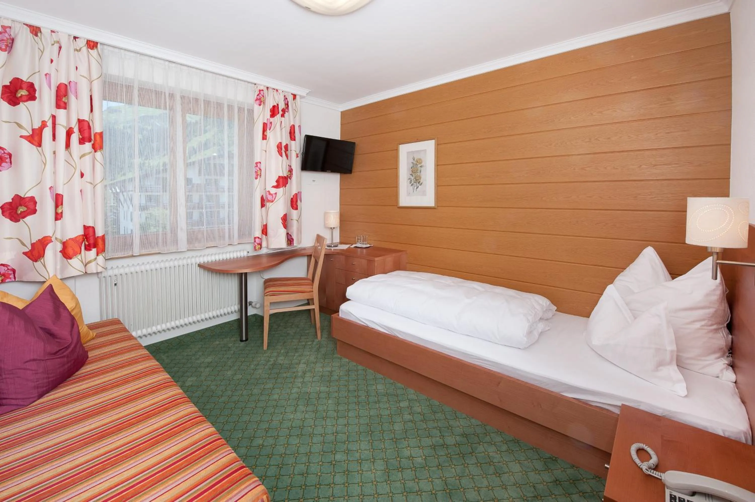 Photo of the whole room, Bed in Hotel - Pension Fortuna