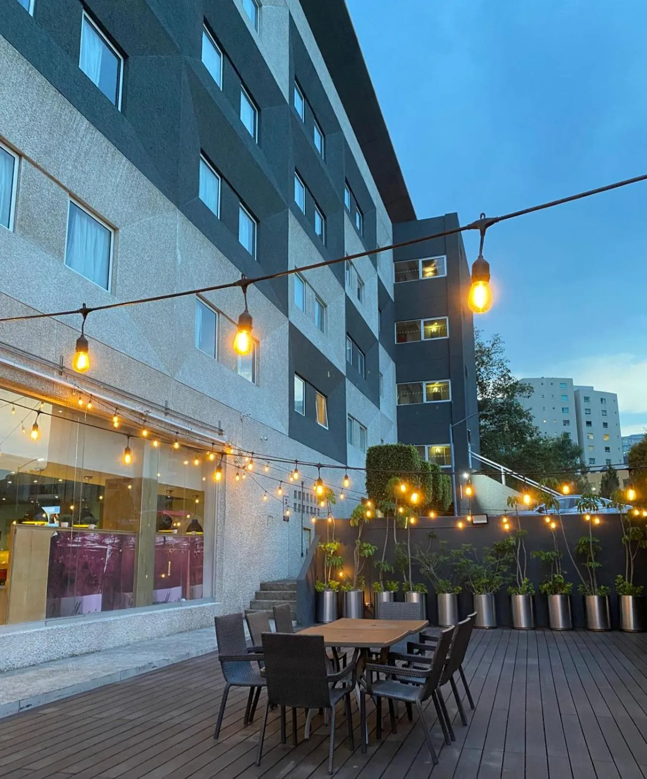 Patio in Ibis Mexico Perinorte