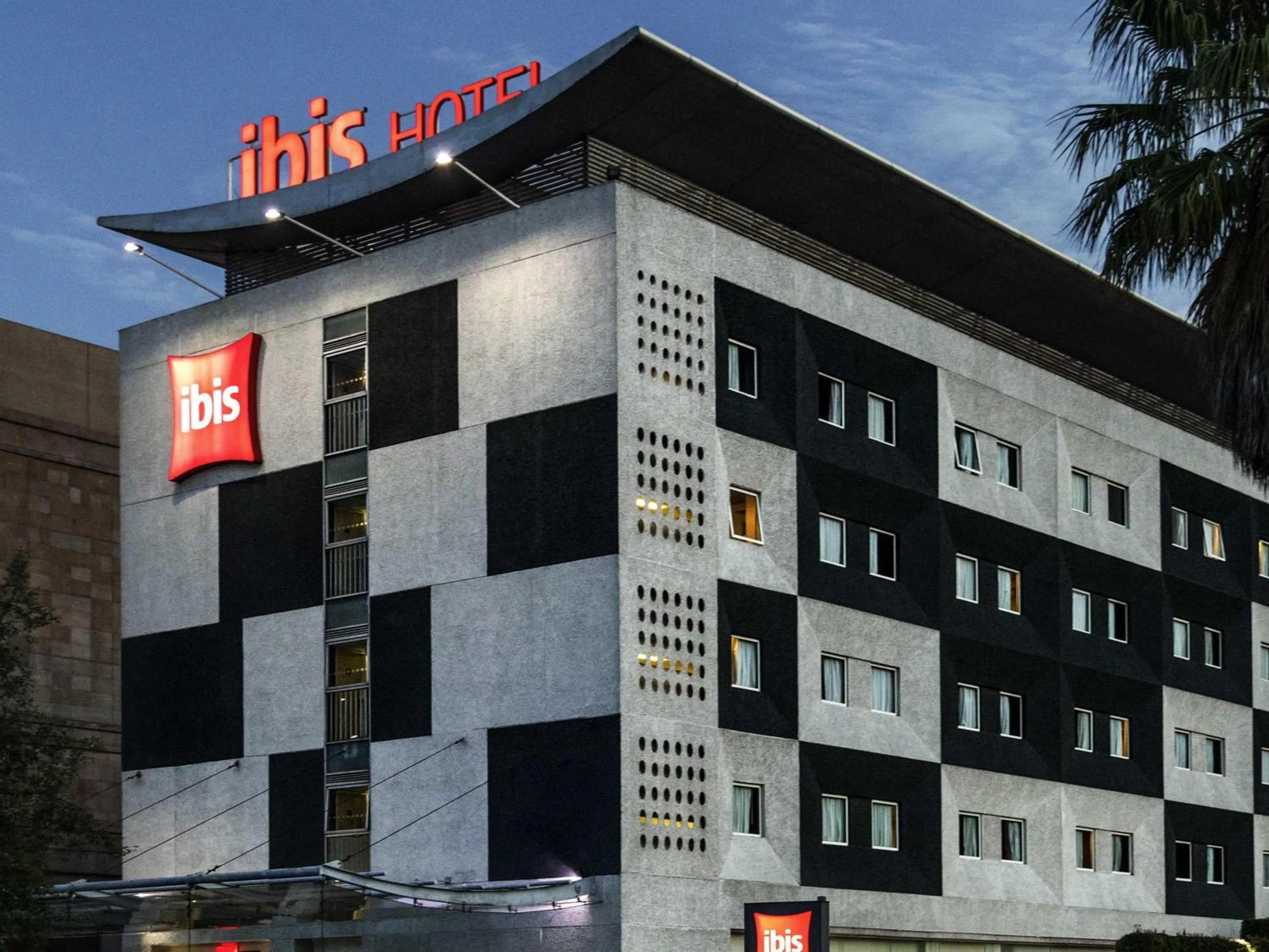 Property building in Ibis Mexico Perinorte