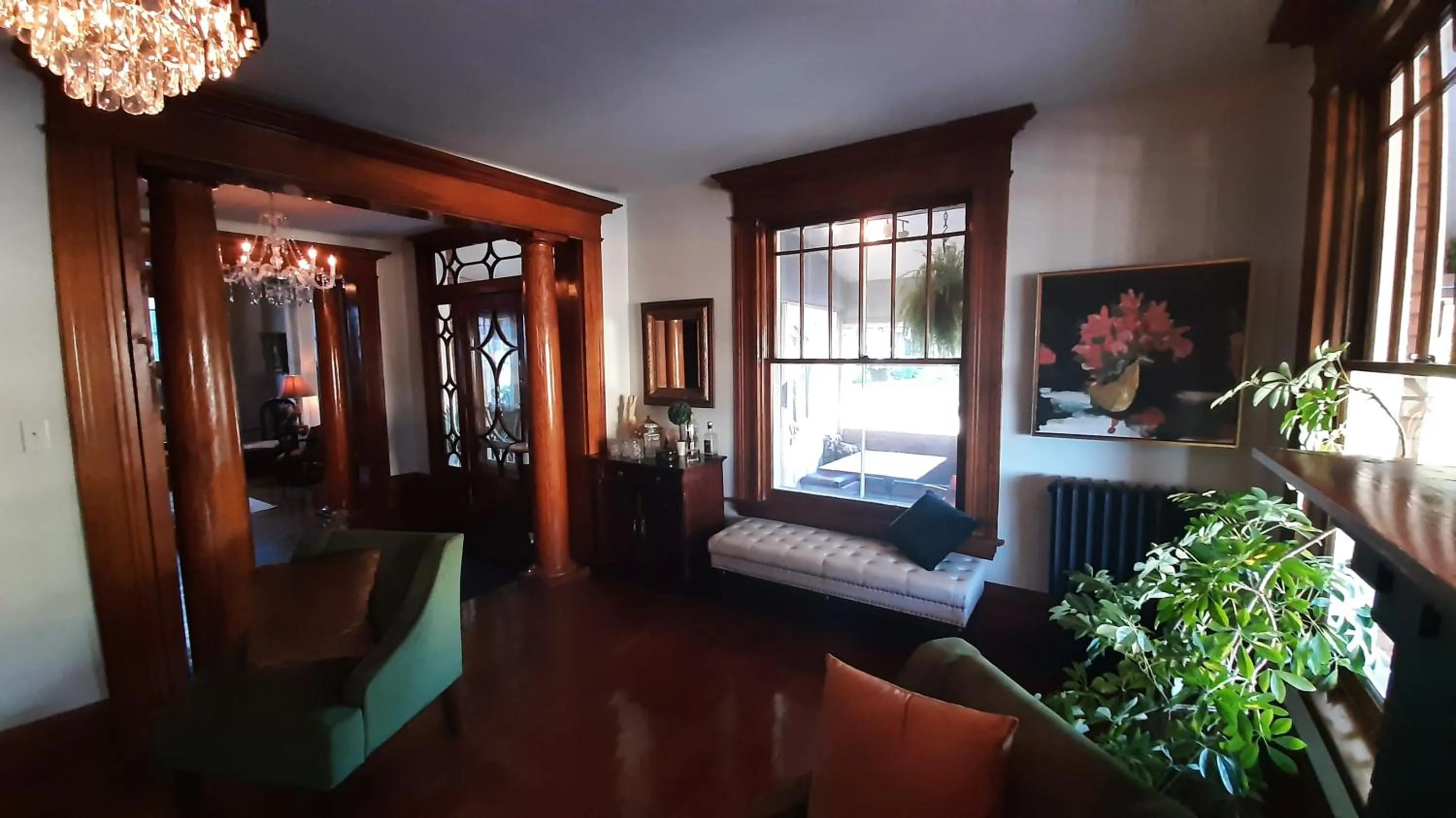 Communal lounge/ TV room in Stonewater Manor B&B