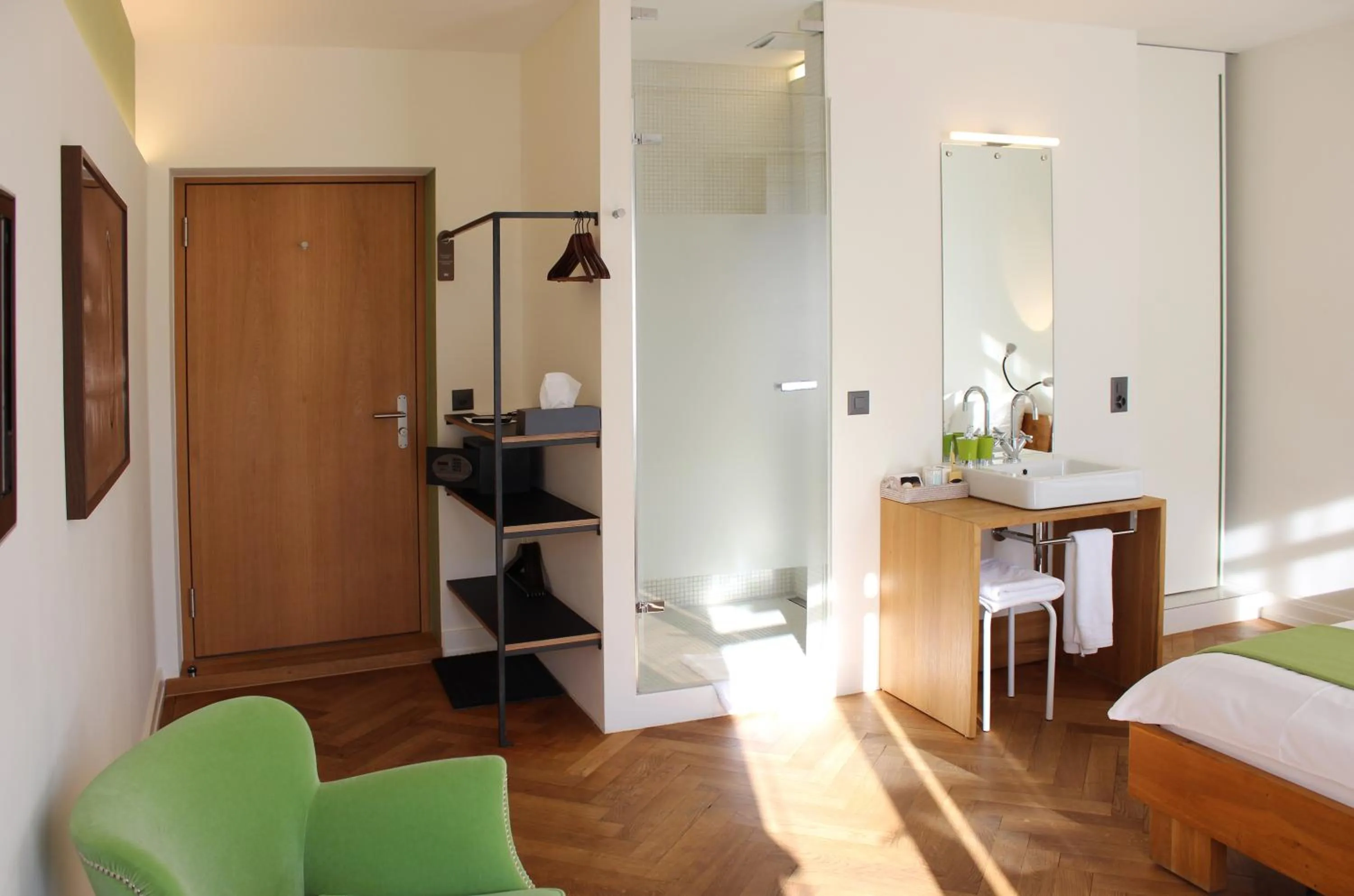 Photo of the whole room, Bed in Boutique Hotel NI-MO