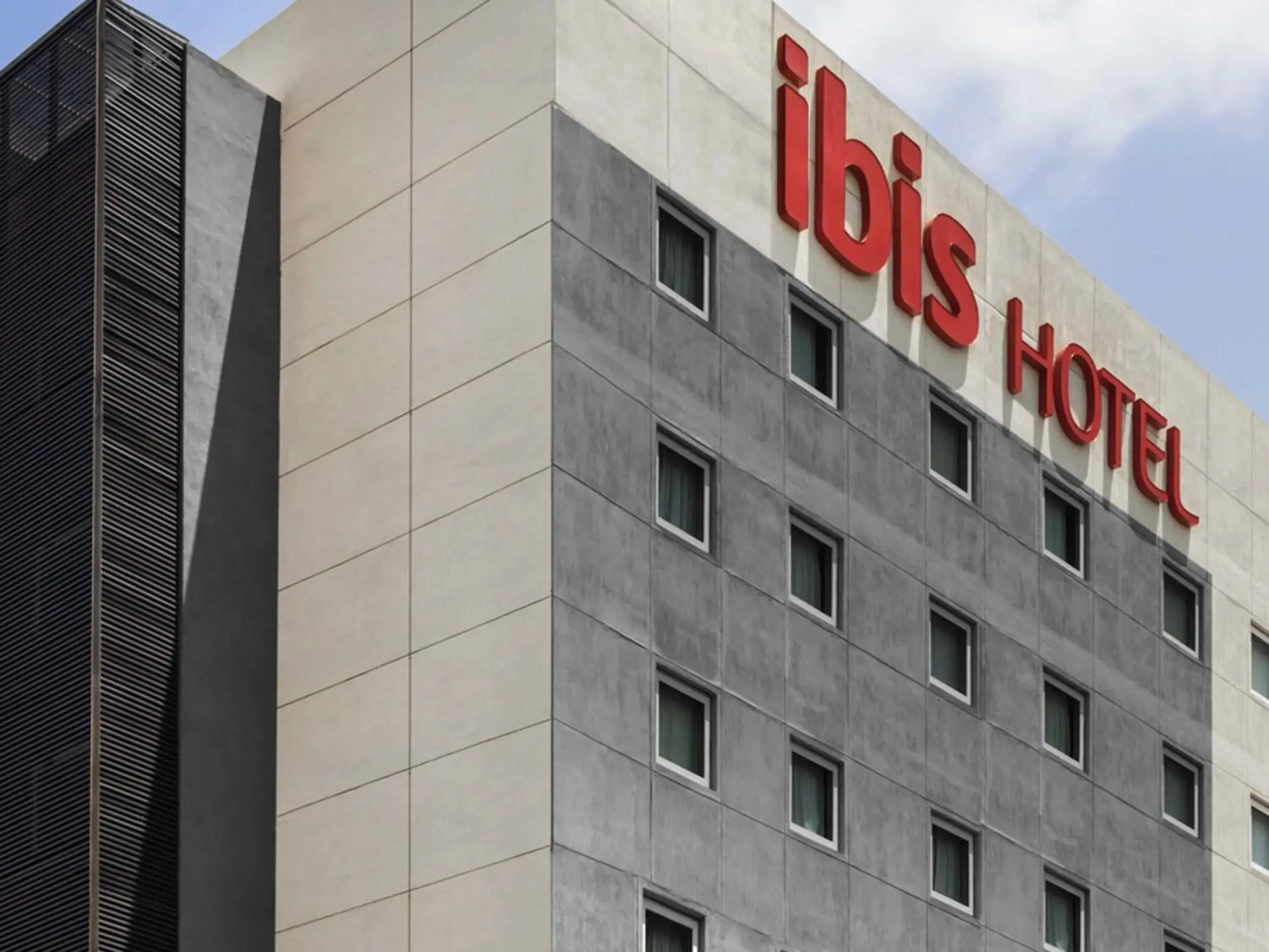 Property building in Ibis Aguascalientes Norte Property building in Ibis Aguascalientes Norte