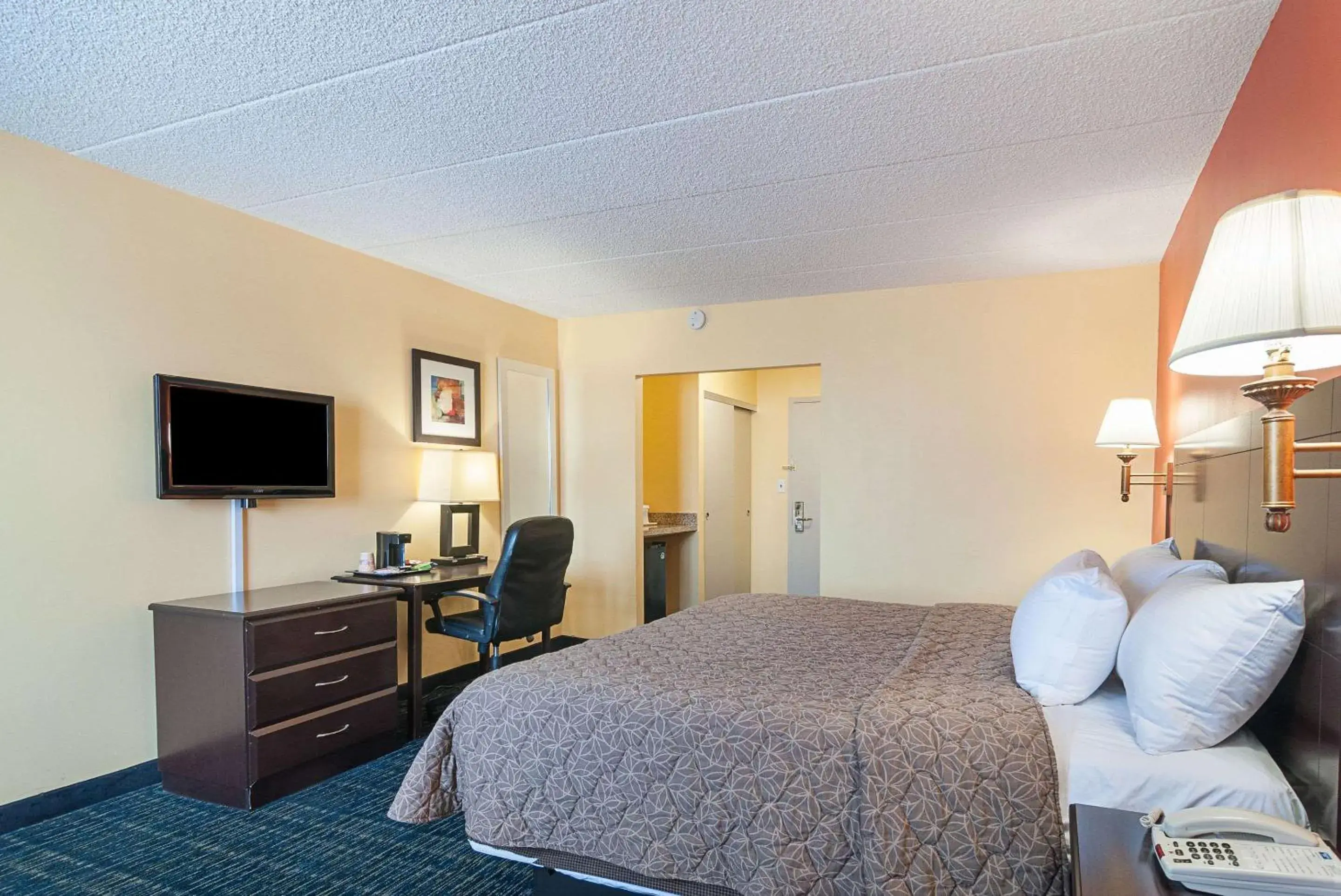 Bedroom, Bed in Rodeway Inn Meadowlands Bedroom, Bed in Rodeway Inn Meadowlands