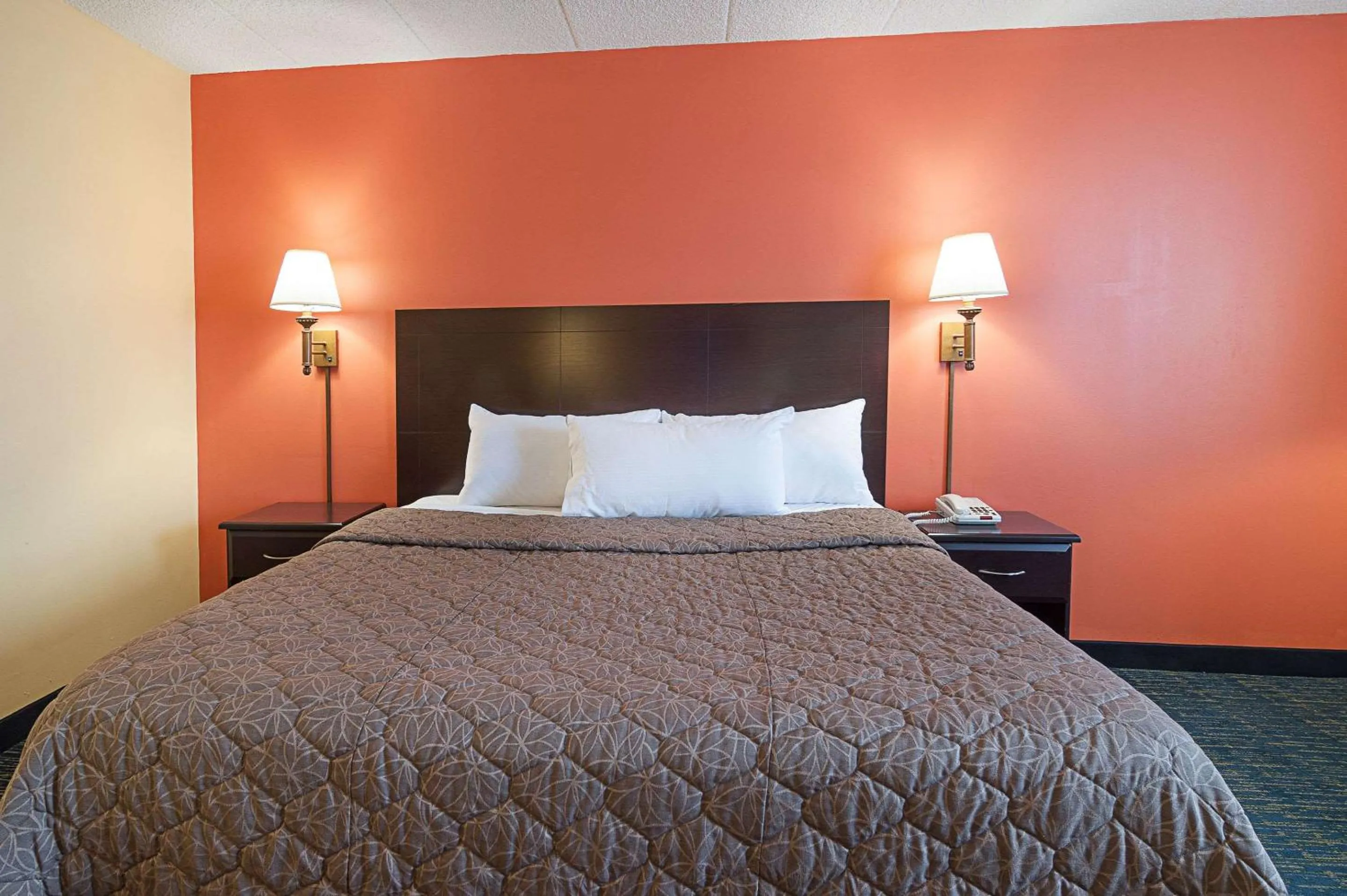 Bedroom, Bed in Rodeway Inn Meadowlands