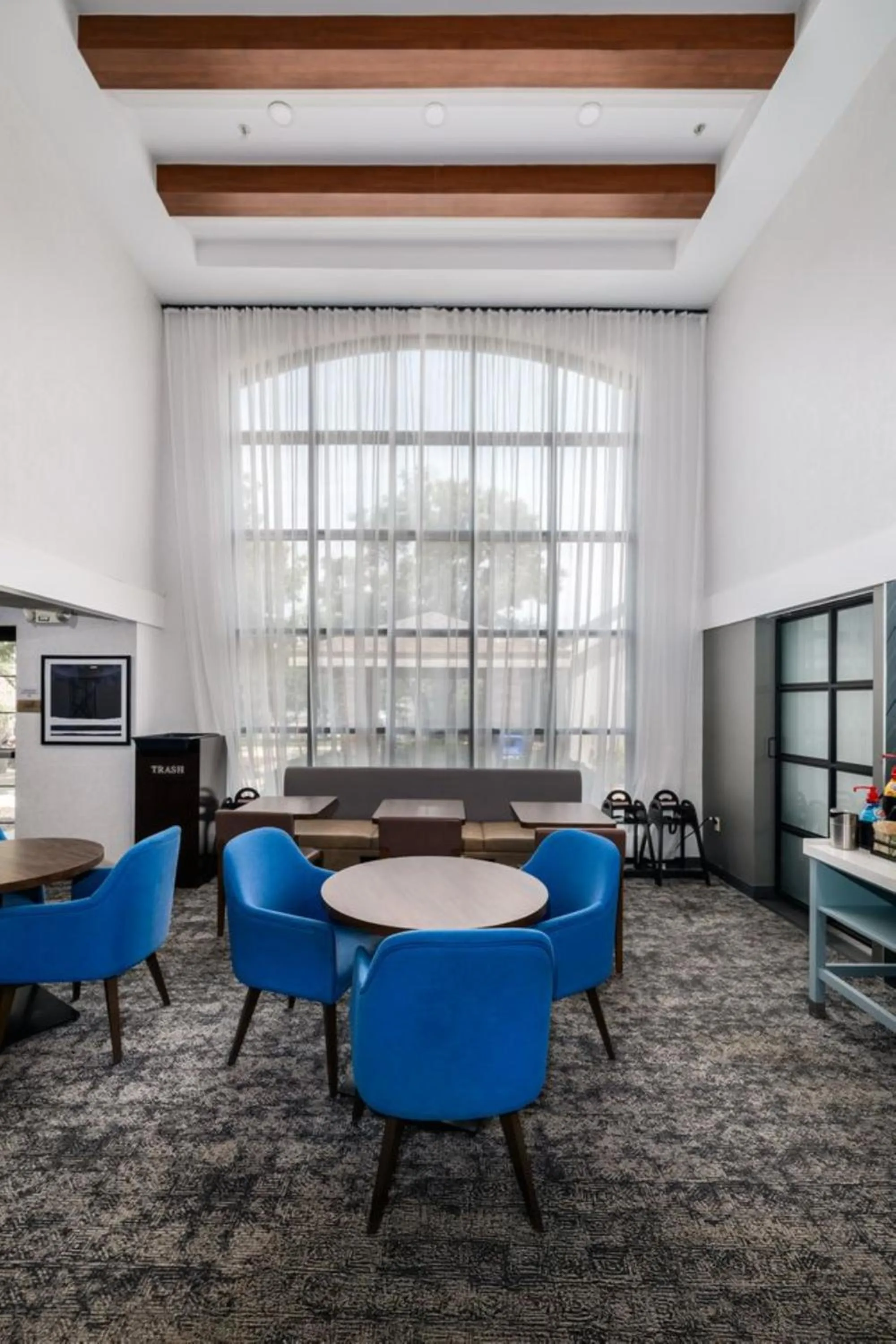 Dining area in Staybridge Suites Madison - East by IHG