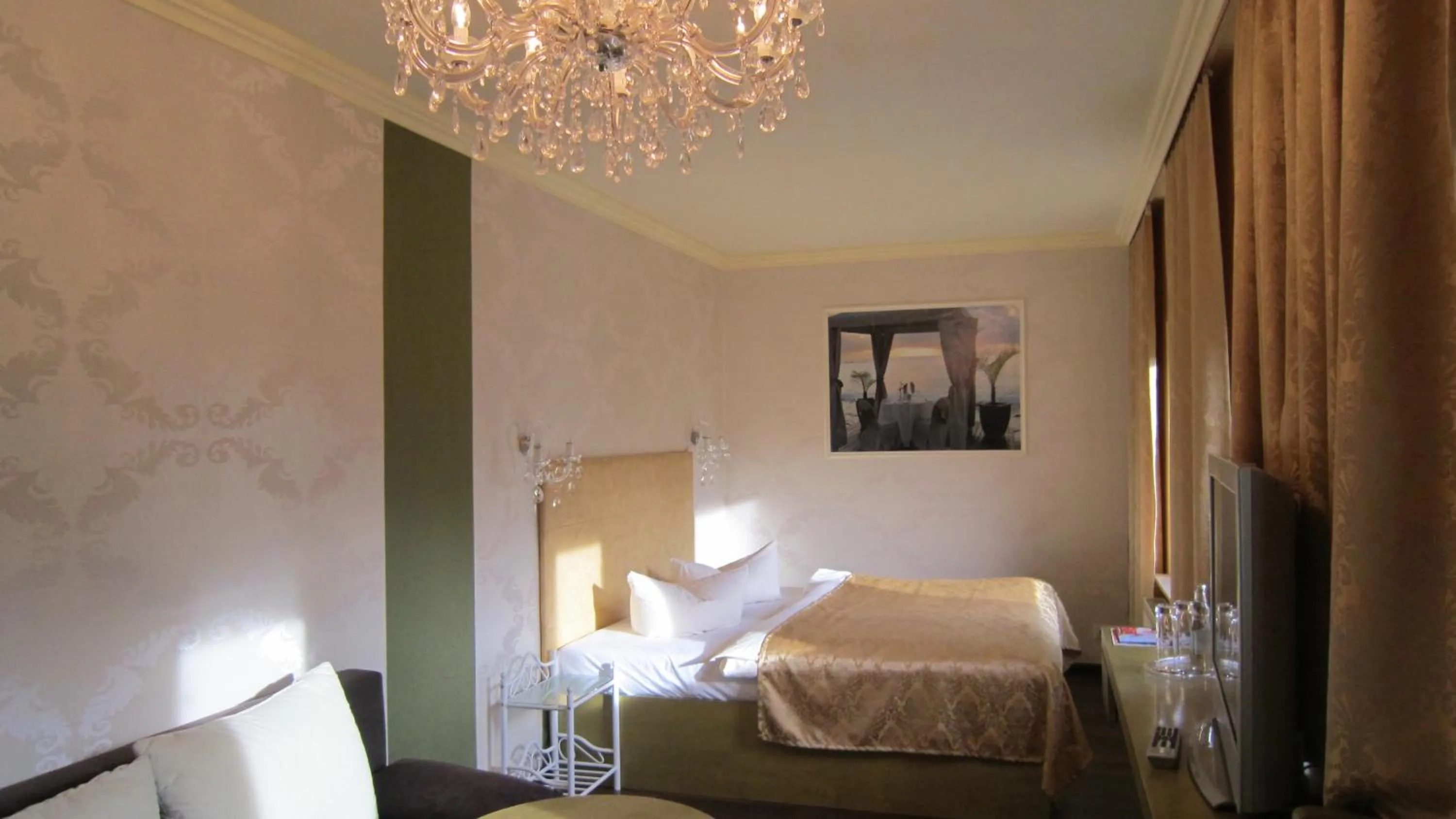 Photo of the whole room, Bed in Ahorn Hotel