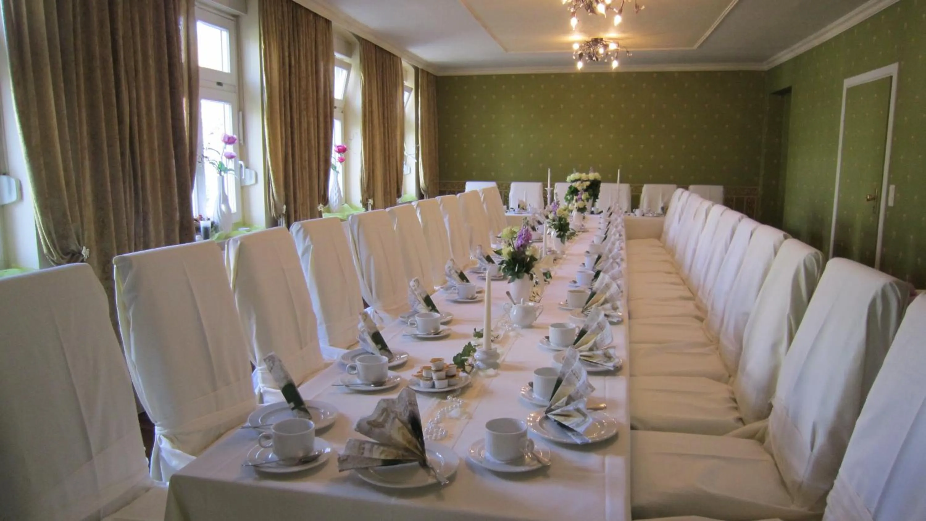 Restaurant/places to eat in Ahorn Hotel