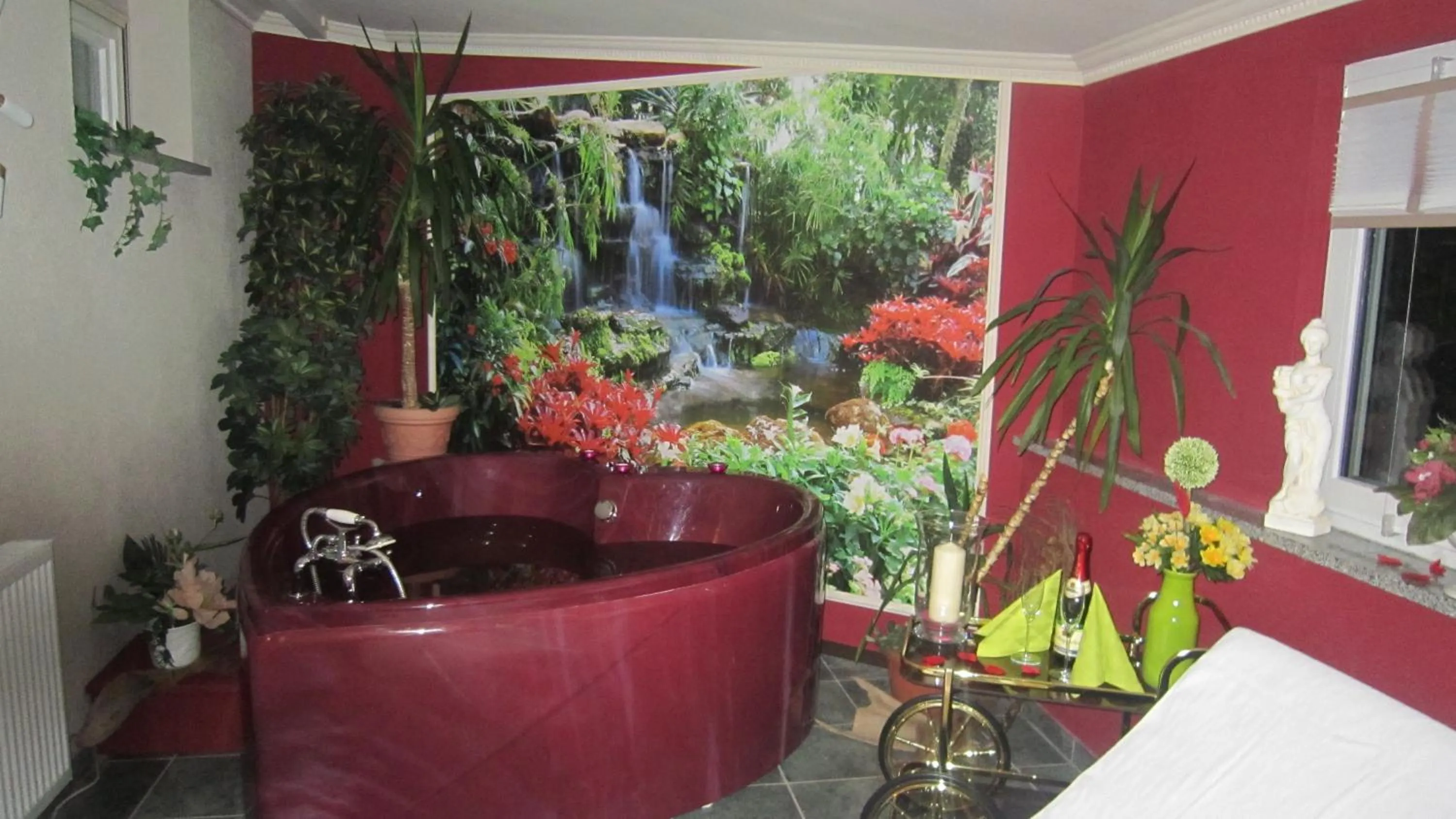 Hot Tub in Ahorn Hotel