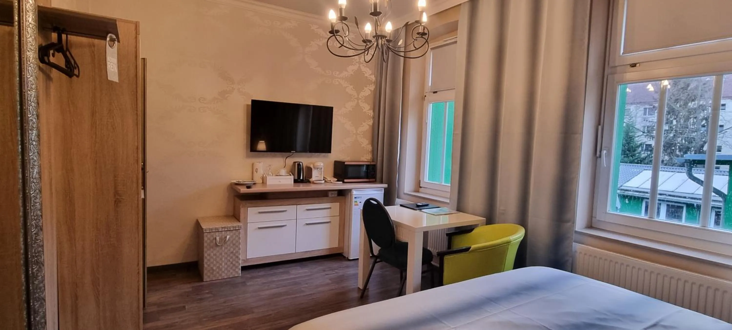 Photo of the whole room, Bed in Ahorn Hotel