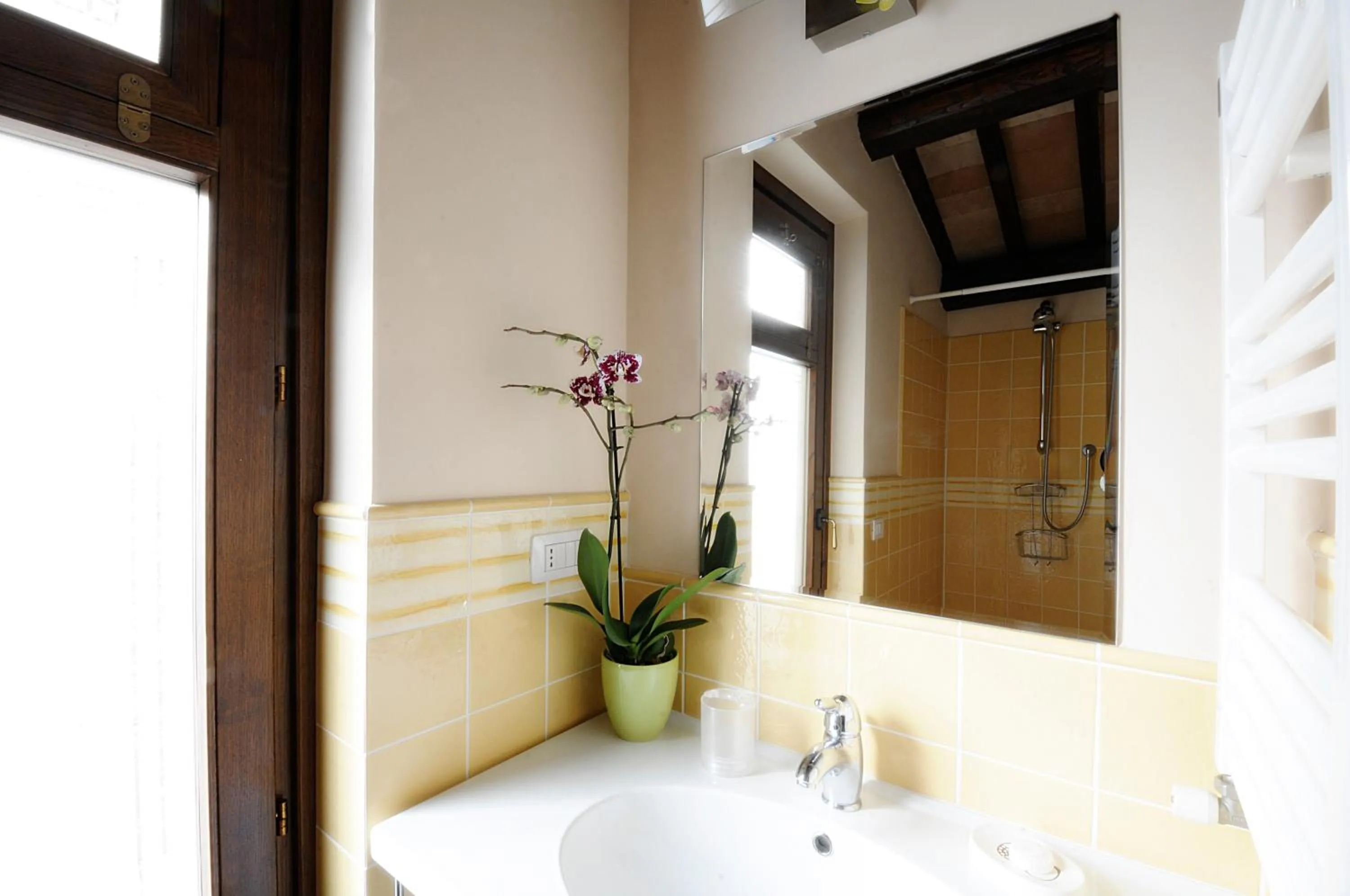 Bathroom in Casa Vèra Affittacamere Appartamenti