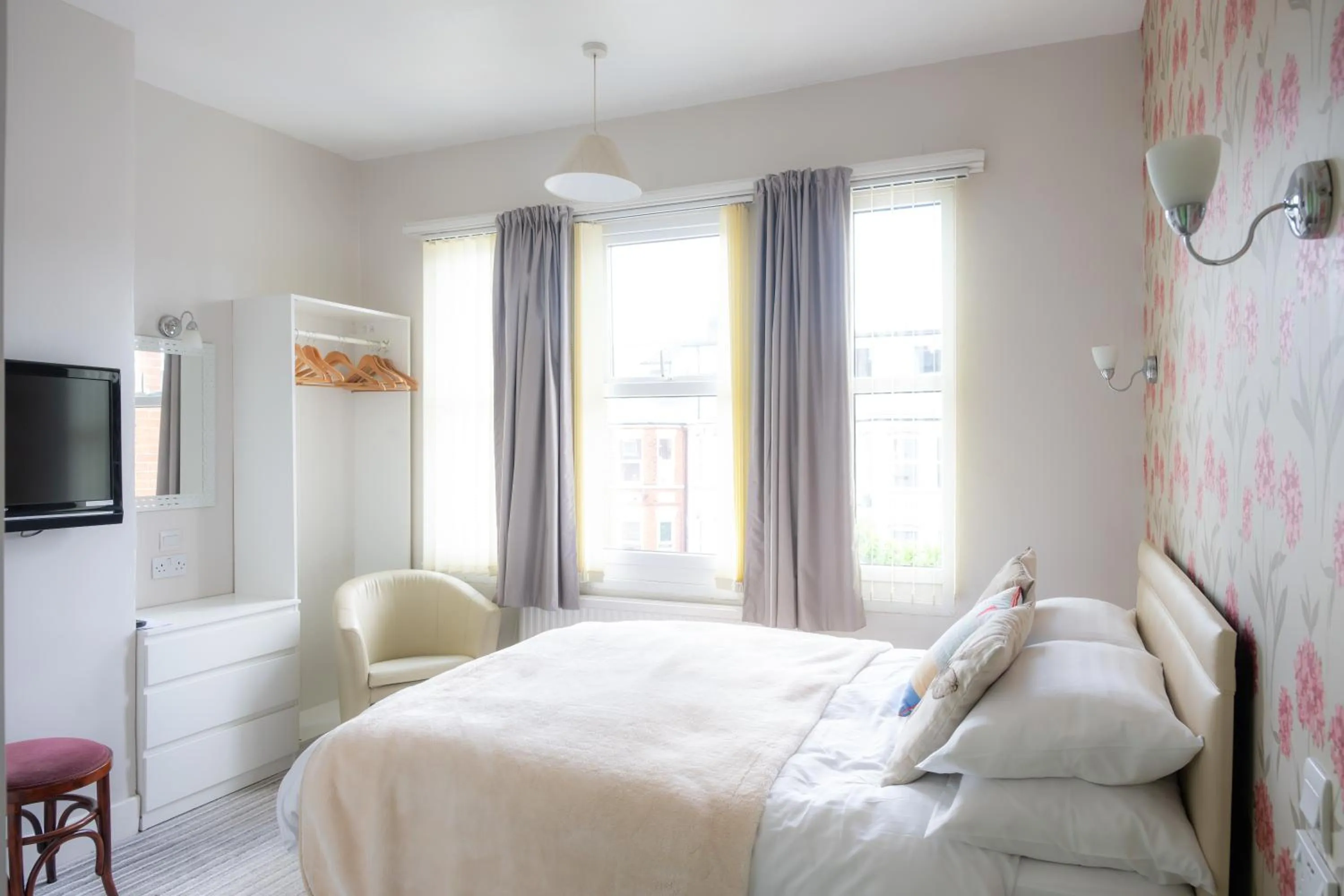 Bedroom, Bed in Dene House