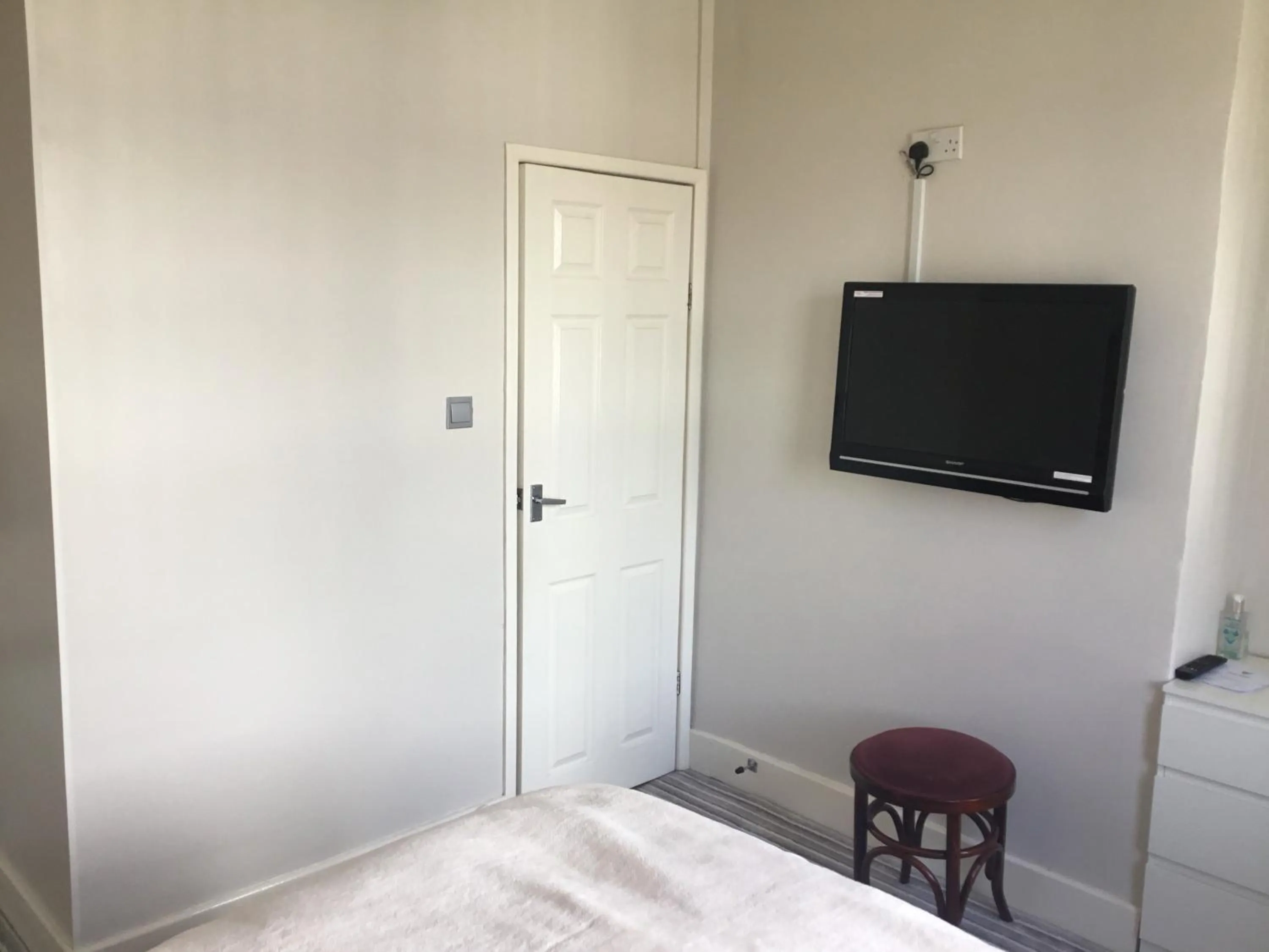 Bedroom, Bed in Dene House