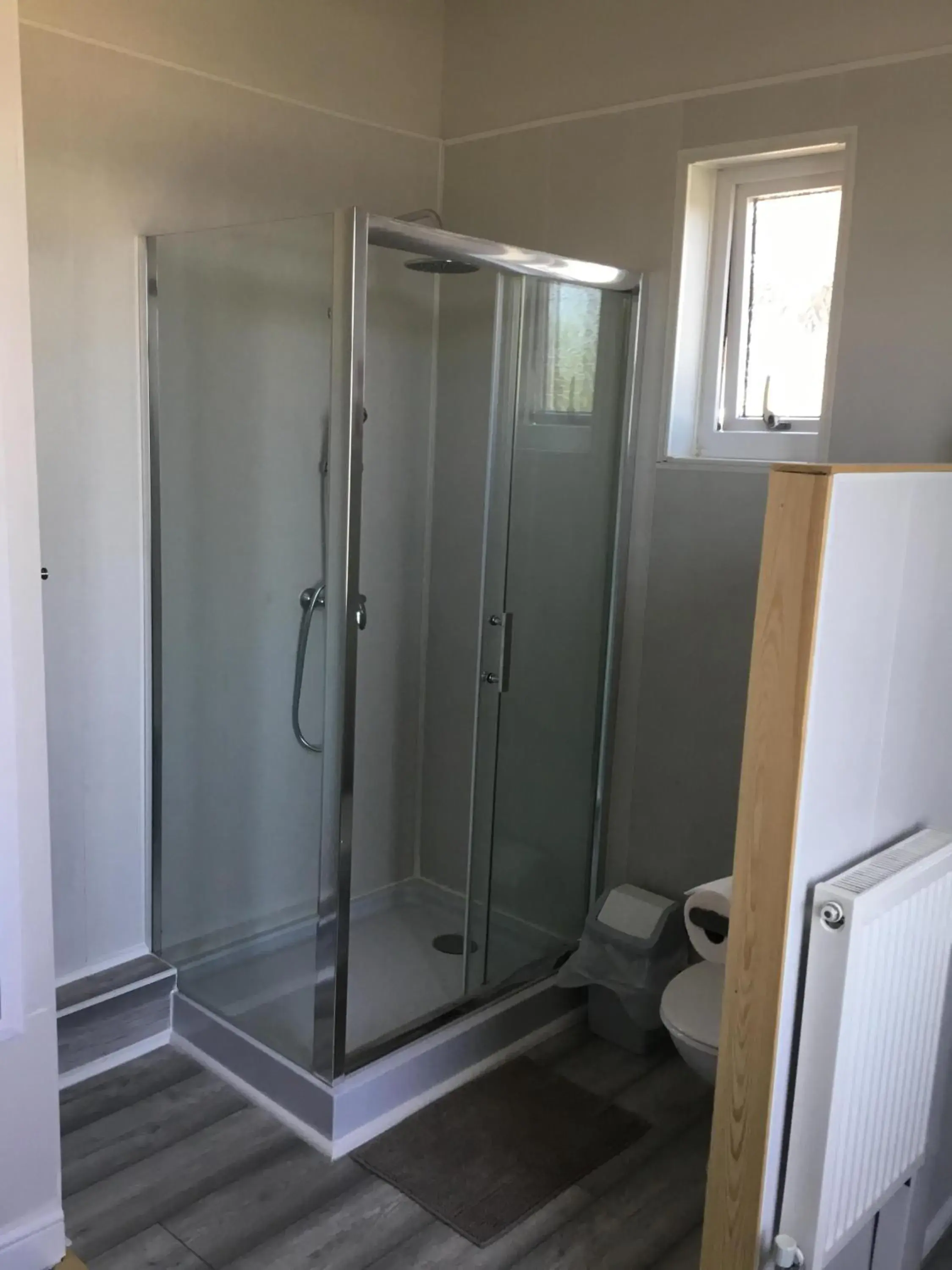 Twin Room with Shower in Dene House Twin Room with Shower in Dene House