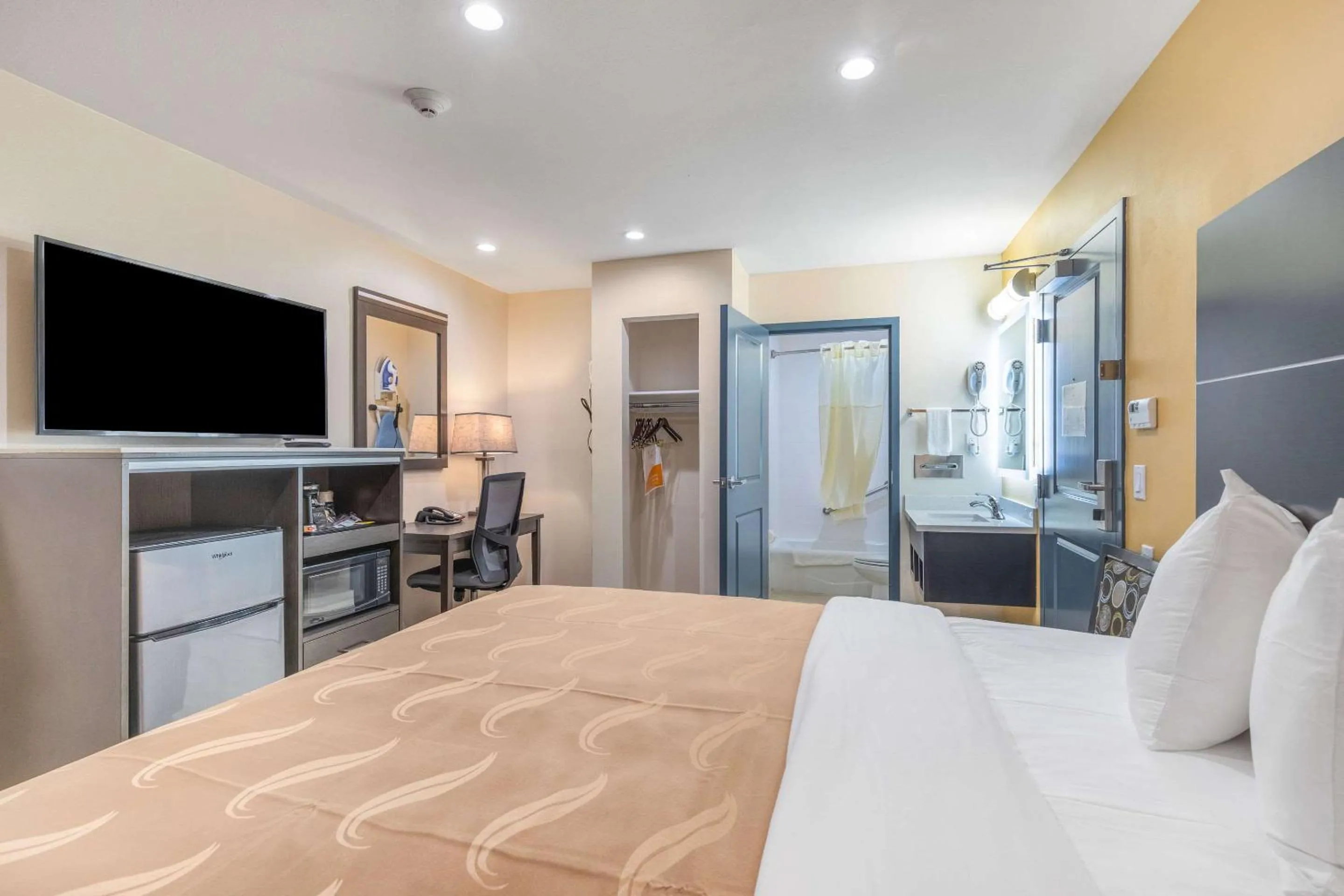 Bedroom, Bed in Quality Inn Banning I-10