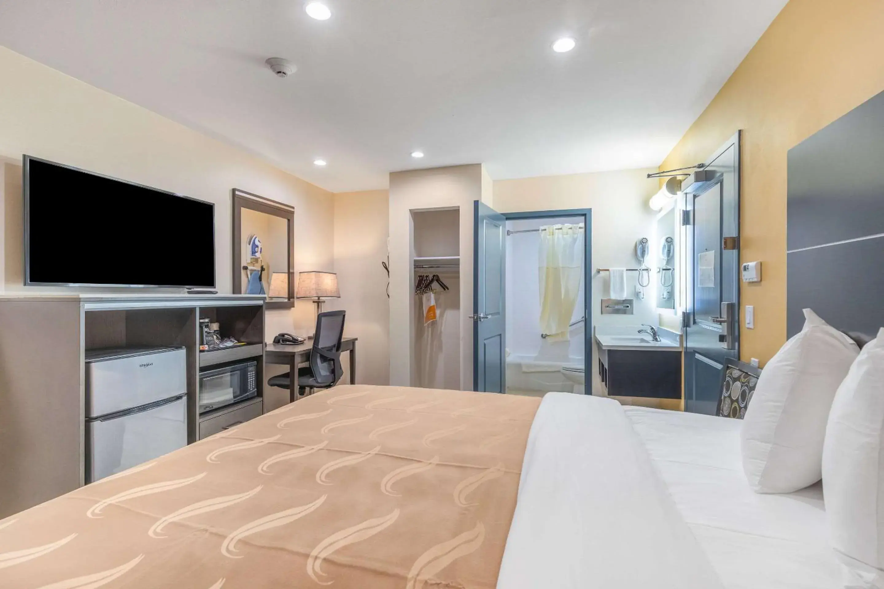 Bedroom, Bed in Quality Inn Banning I-10 Bedroom, Bed in Quality Inn Banning I-10