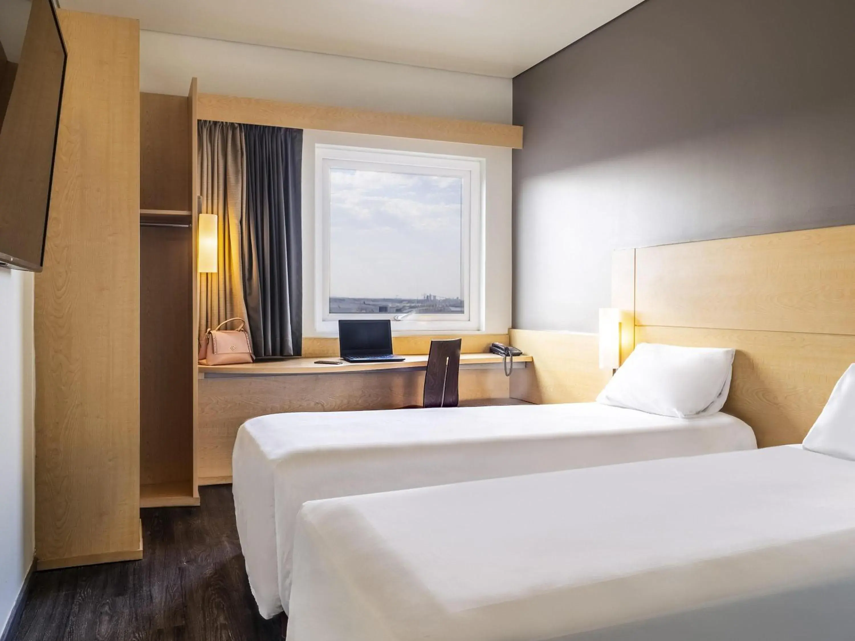 Bedroom, Bed in Ibis Chihuahua Bedroom, Bed in Ibis Chihuahua