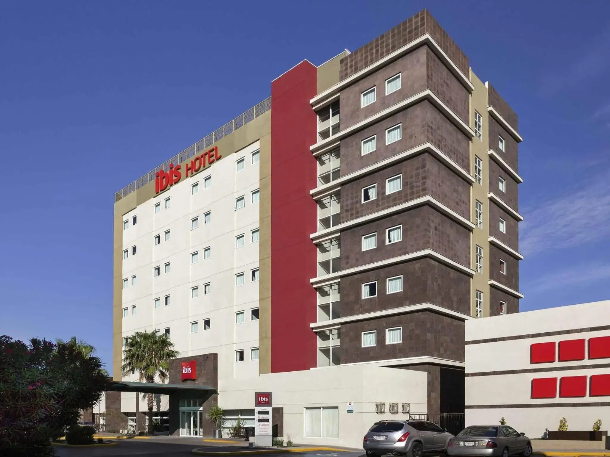 Property building in Ibis Chihuahua Property building in Ibis Chihuahua