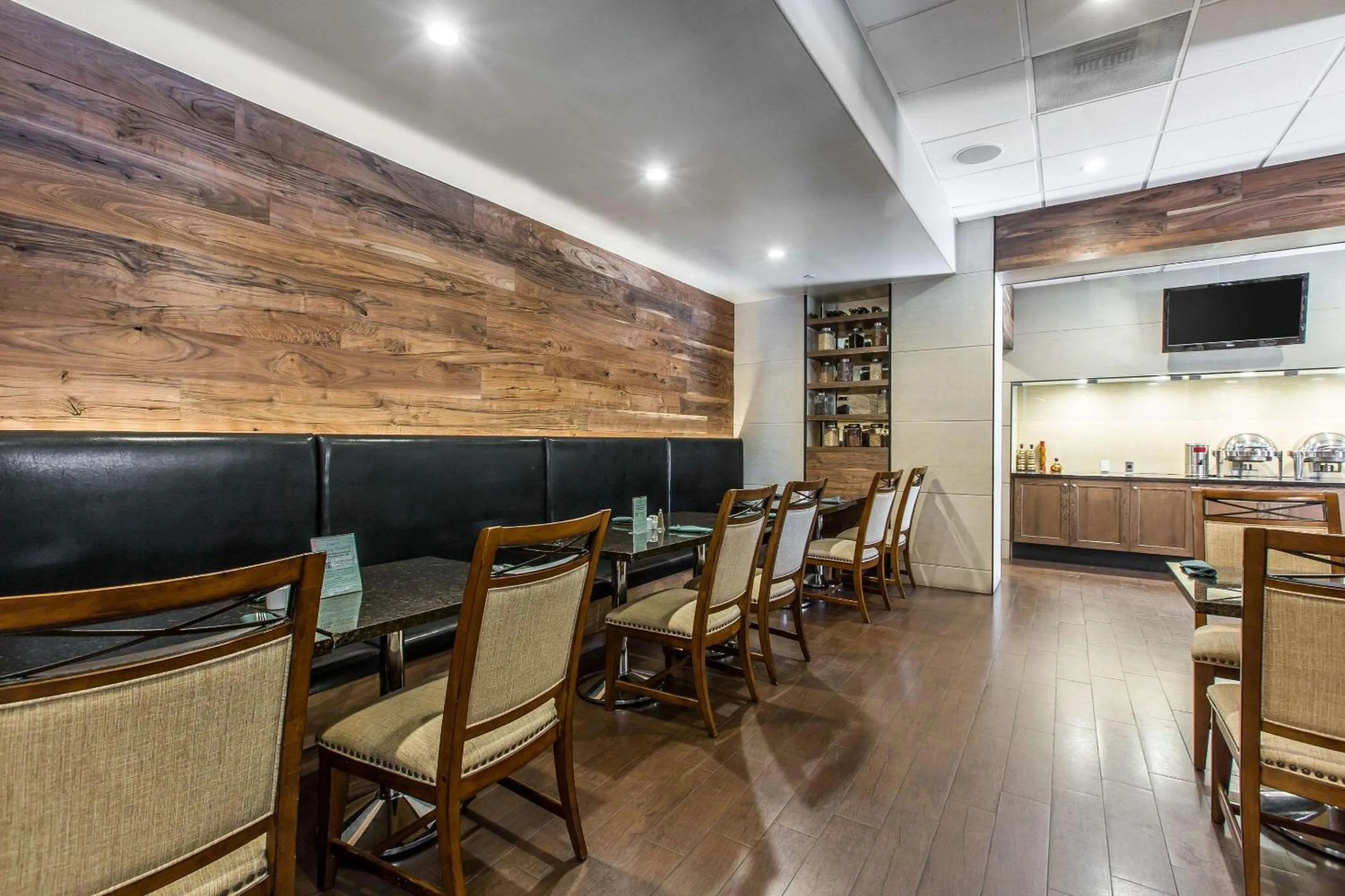 Restaurant/places to eat in The Hills Hotel, an IHG Hotel