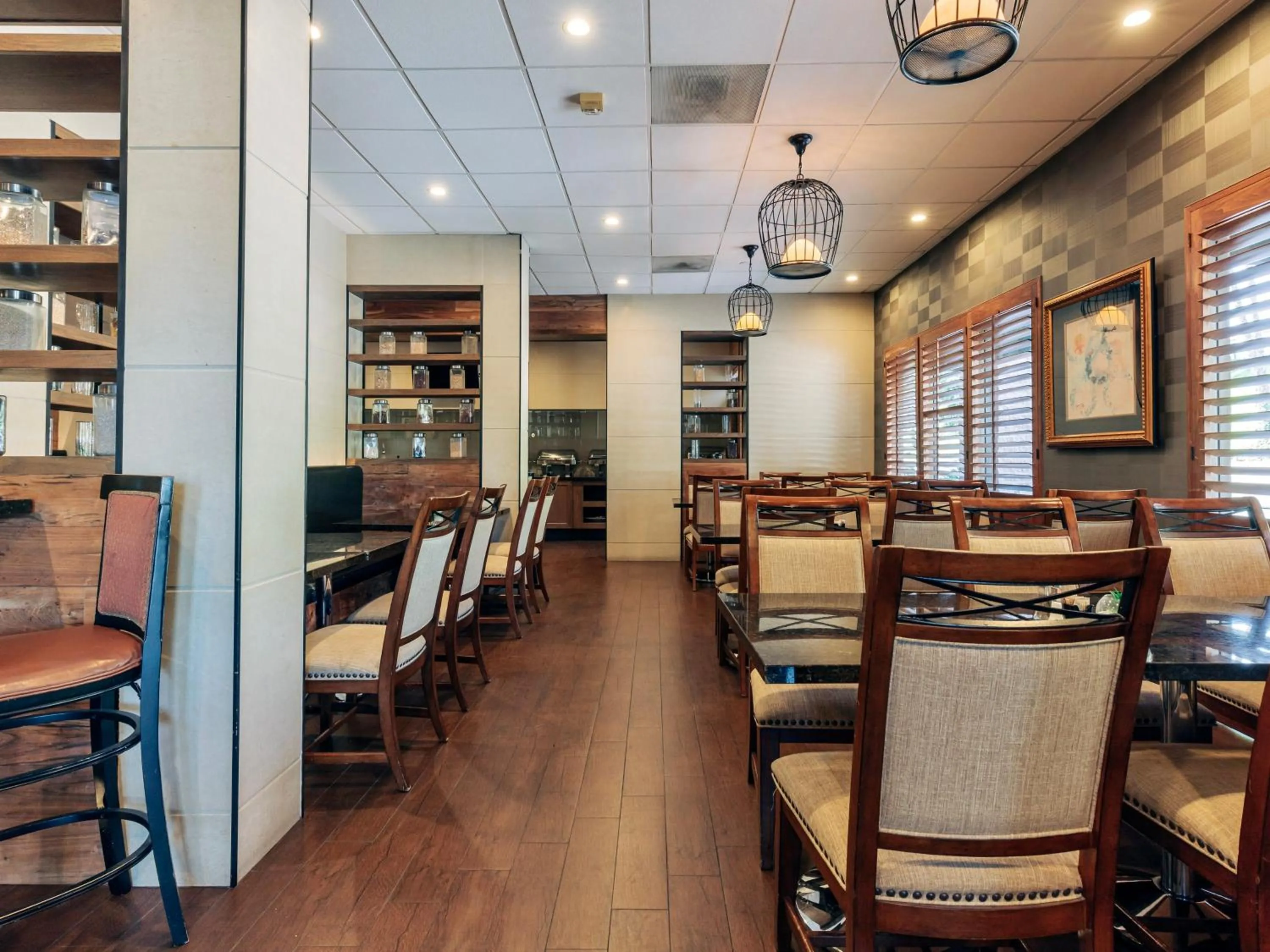 Restaurant/places to eat in The Hills Hotel, an IHG Hotel