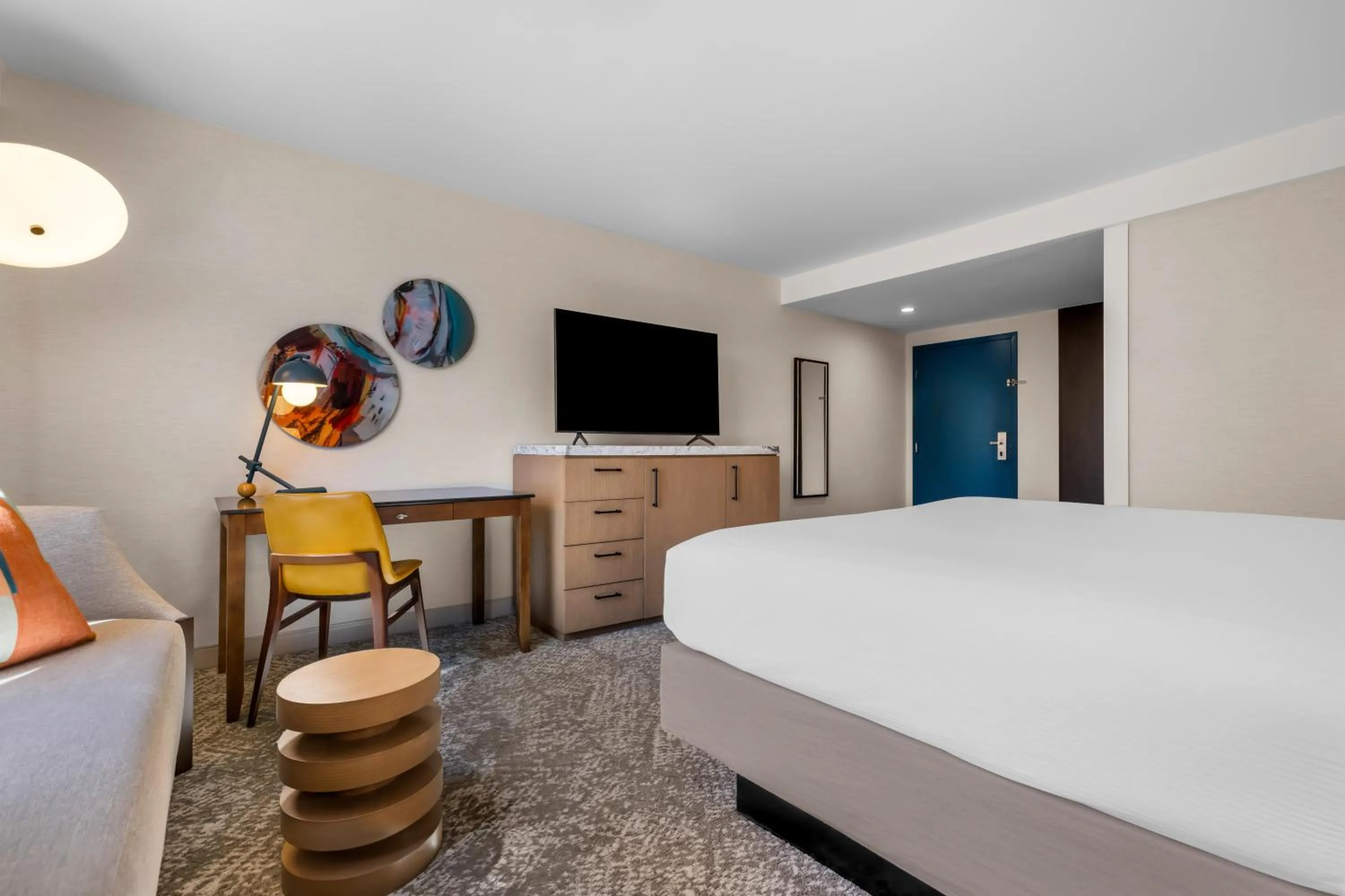 Bedroom, Bed in The Hills Hotel, an IHG Hotel