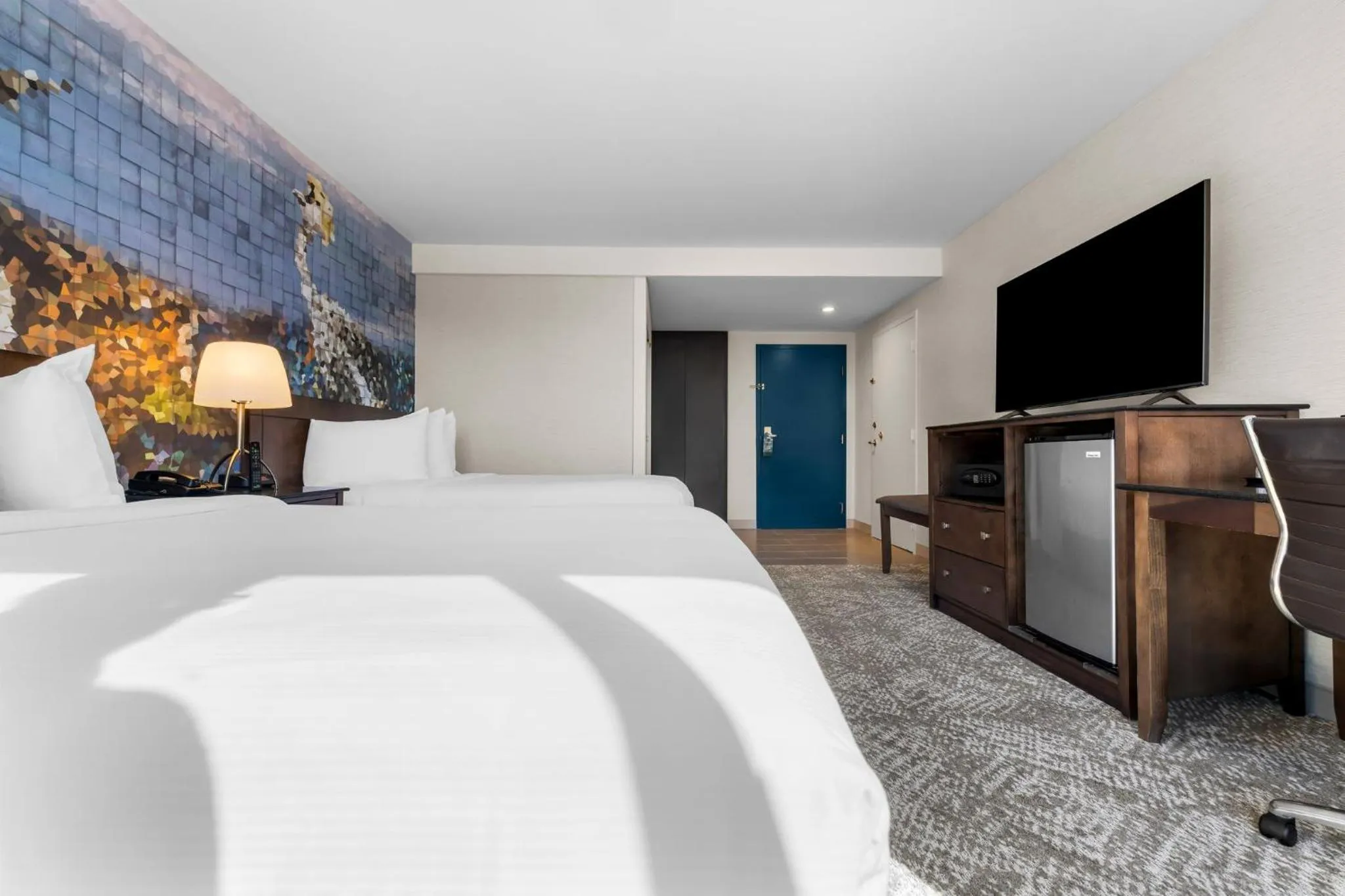 Photo of the whole room, Bed in The Hills Hotel, an IHG Hotel