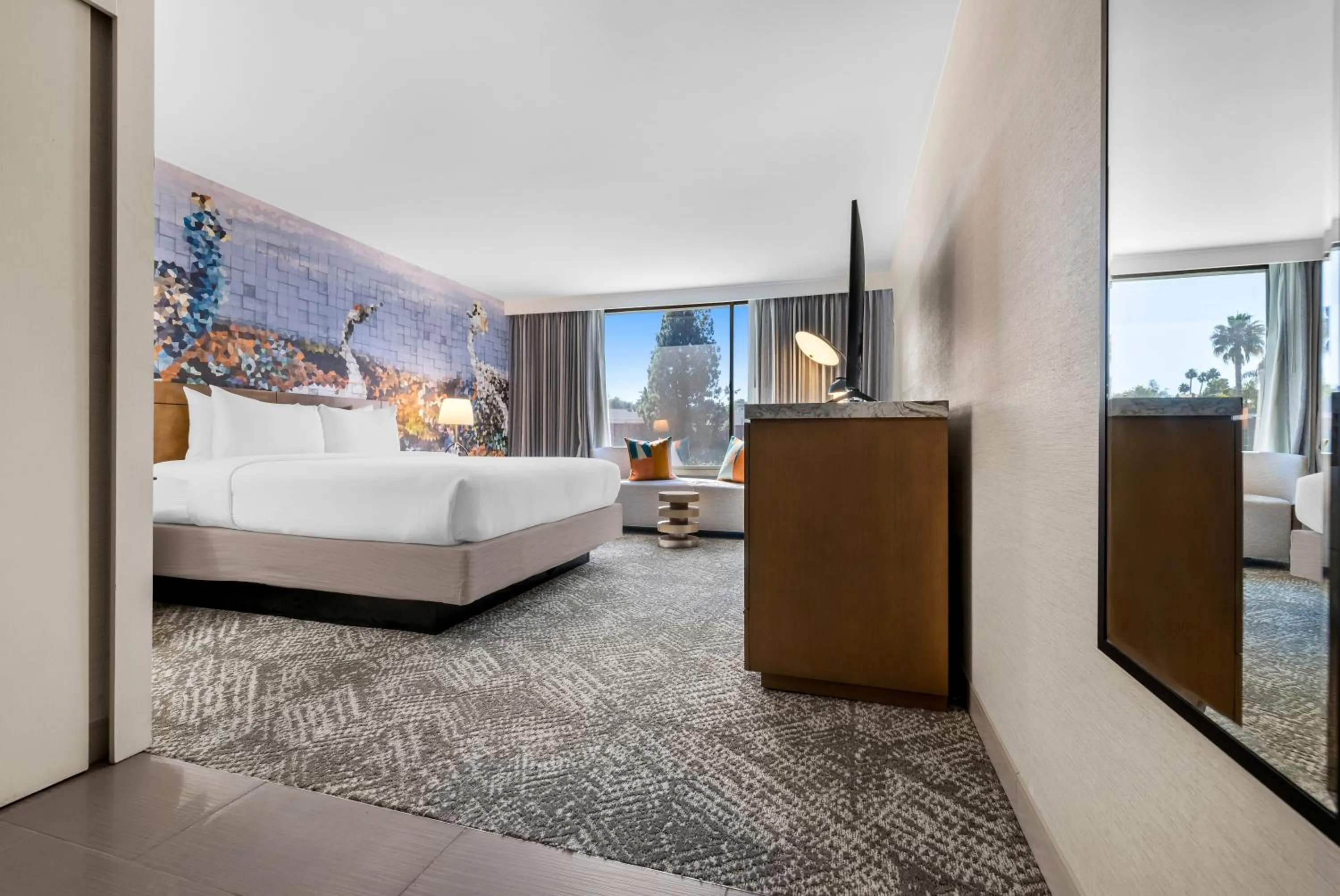 Bedroom, Bed in The Hills Hotel, an IHG Hotel