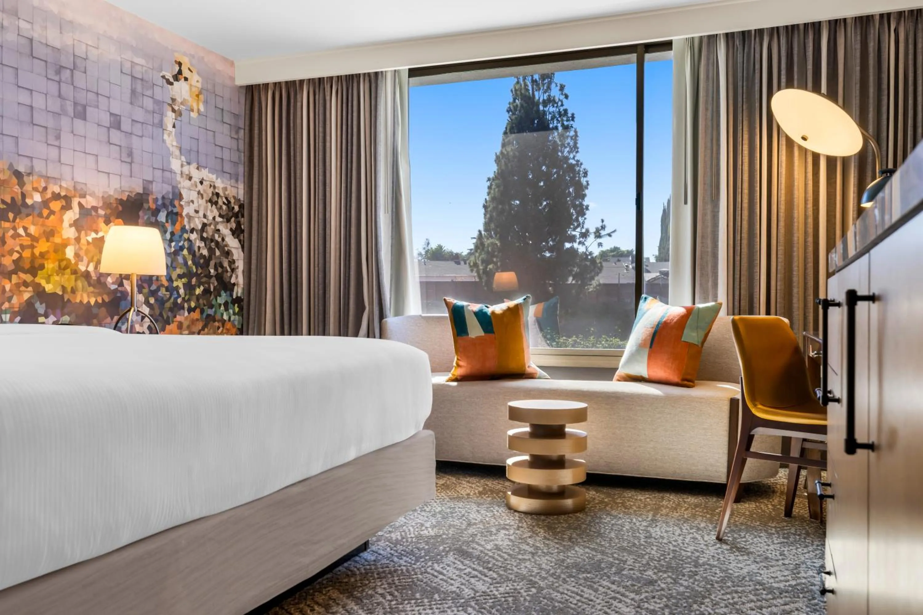 Bedroom, Bed in The Hills Hotel, an IHG Hotel