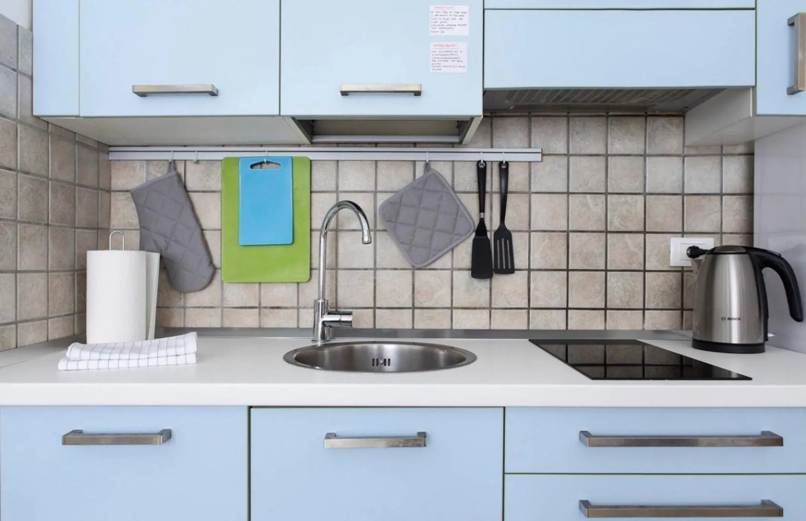 Kitchen or kitchenette in Portobello Apartments