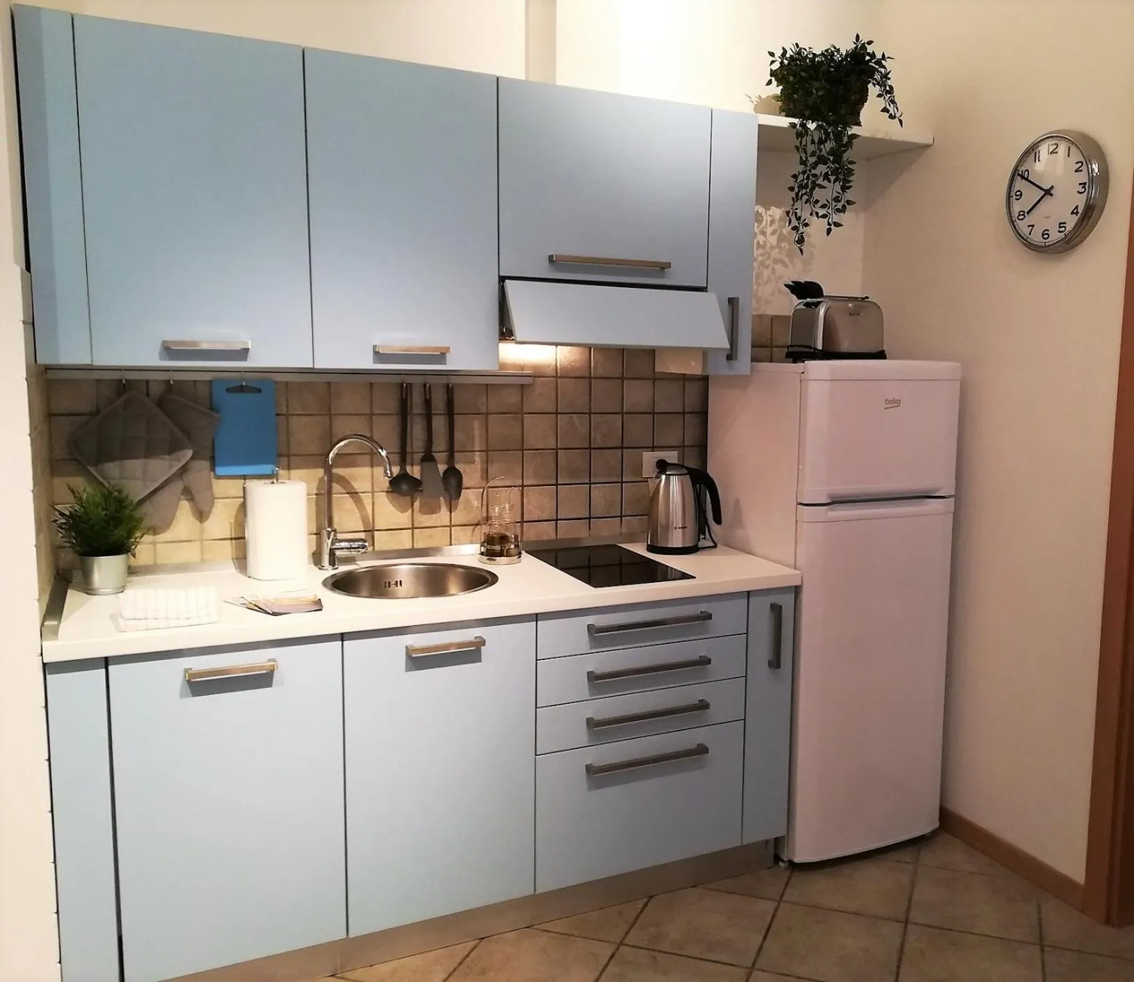 Kitchen or kitchenette in Portobello Apartments