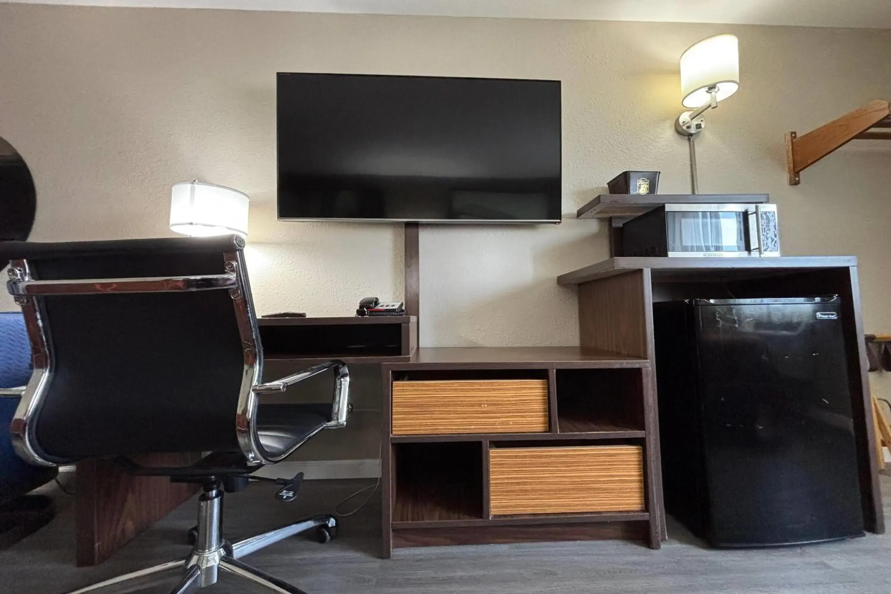 Queen Room - Disability Access/Non-Smoking in Super 8 by Wyndham Alton Queen Room - Disability Access/Non-Smoking in Super 8 by Wyndham Alton