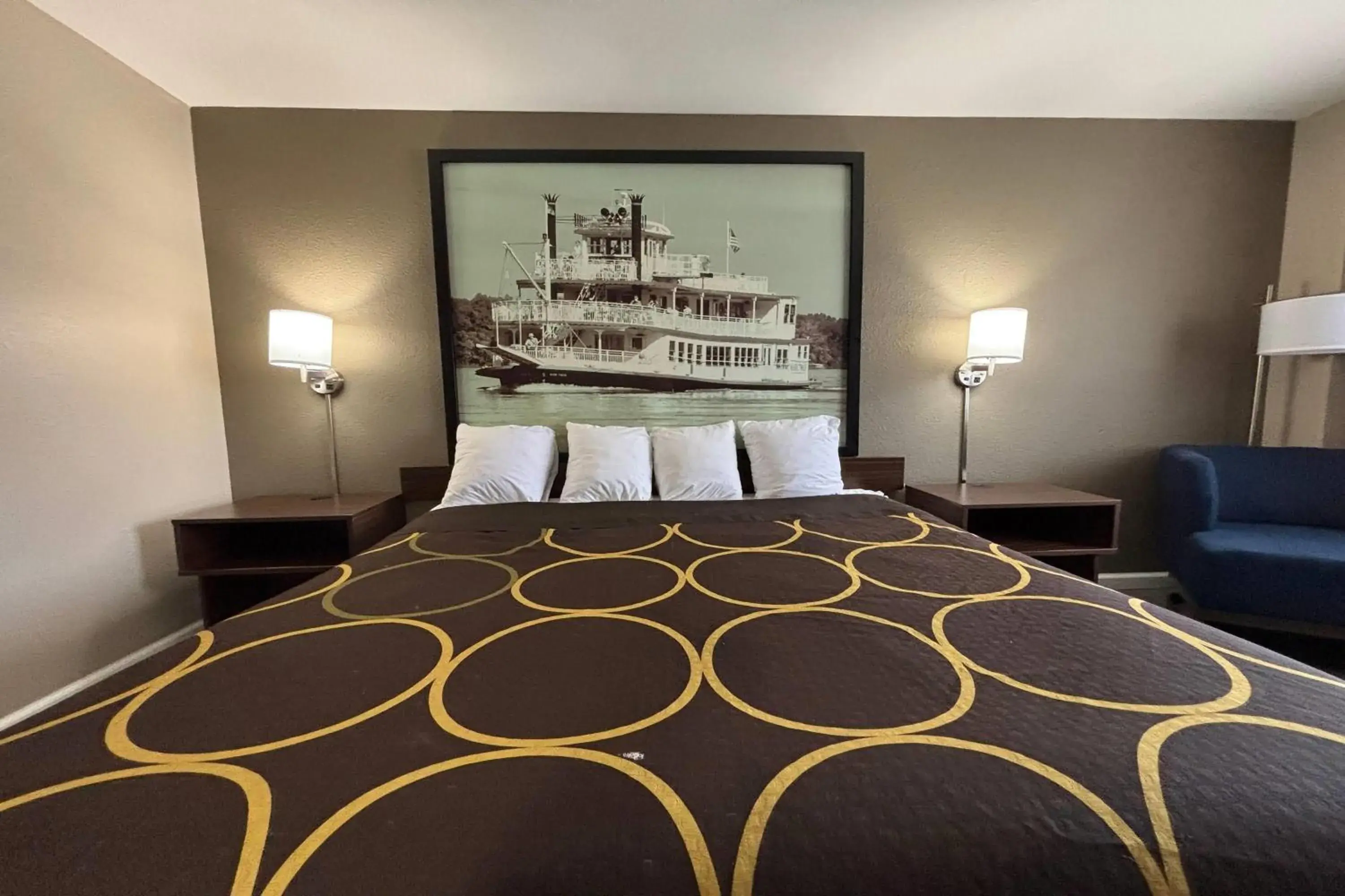 Photo of the whole room, Bed in Super 8 by Wyndham Alton Photo of the whole room, Bed in Super 8 by Wyndham Alton