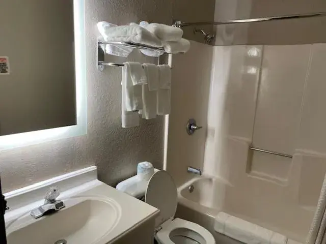 Property building in Super 8 by Wyndham Alton Property building in Super 8 by Wyndham Alton