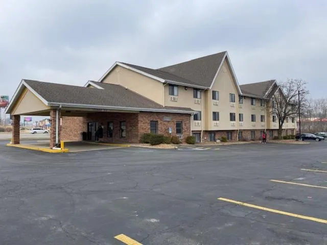 Property building in Super 8 by Wyndham Alton