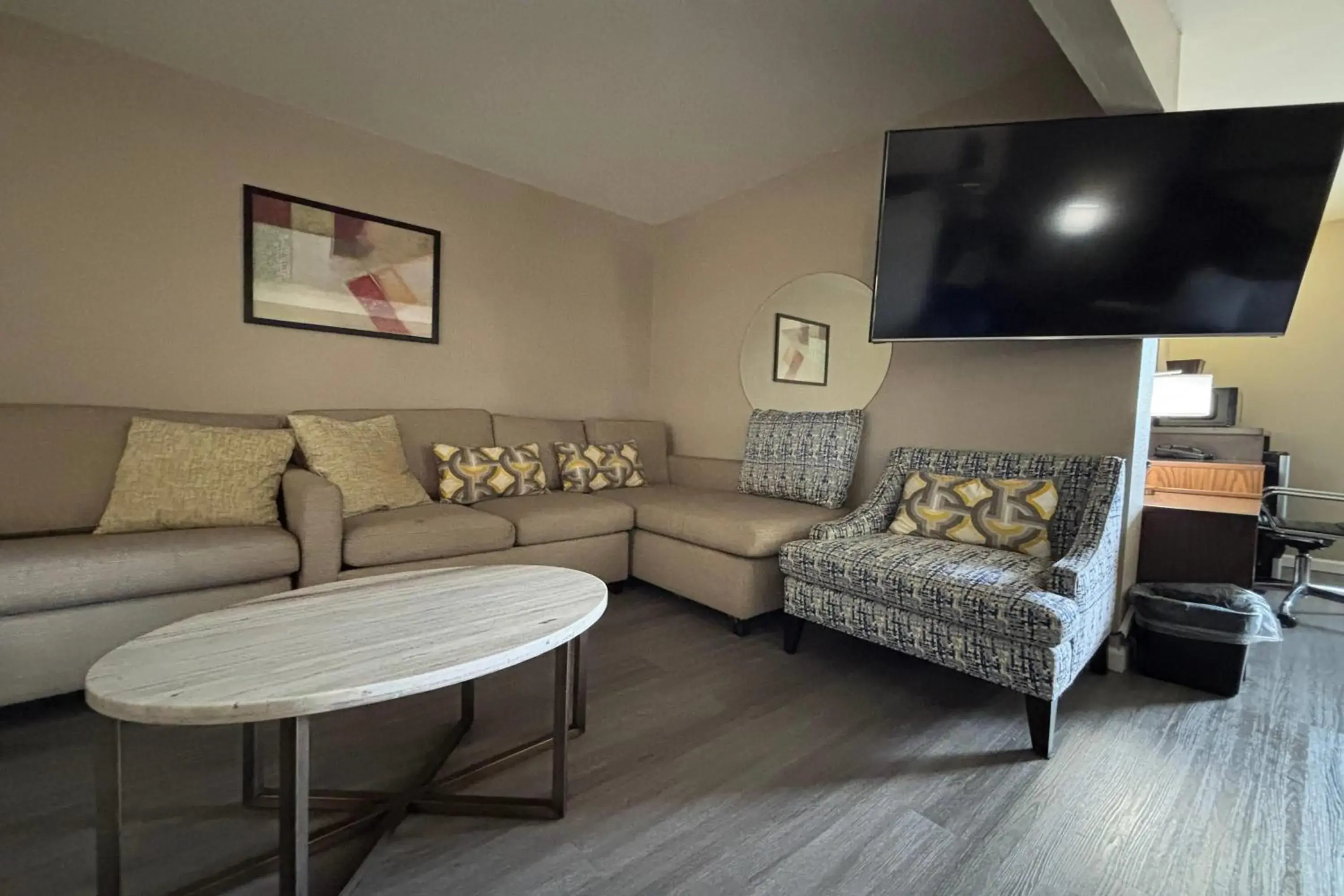 Photo of the whole room in Super 8 by Wyndham Alton Photo of the whole room in Super 8 by Wyndham Alton