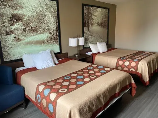 Bed in Super 8 by Wyndham Alton Bed in Super 8 by Wyndham Alton