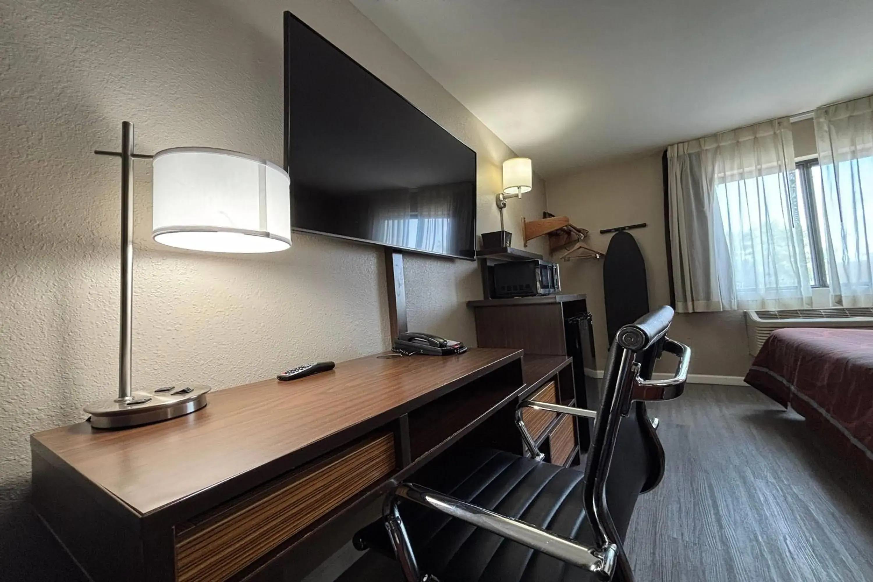 Photo of the whole room, Bed in Super 8 by Wyndham Alton Photo of the whole room, Bed in Super 8 by Wyndham Alton